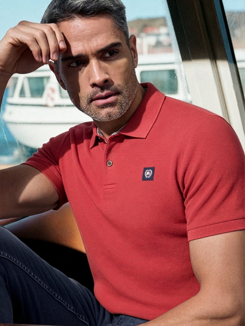 Poloshirt in trendigen Farben mit Flachstrickkragen