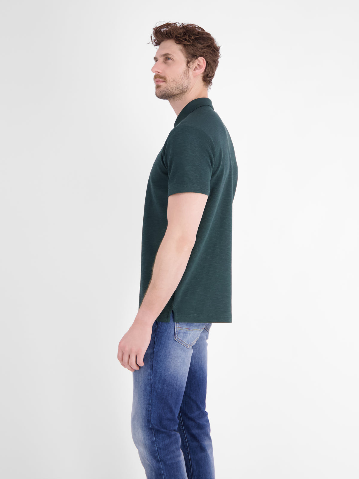Poloshirt in trendigen Farben mit Flachstrickkragen