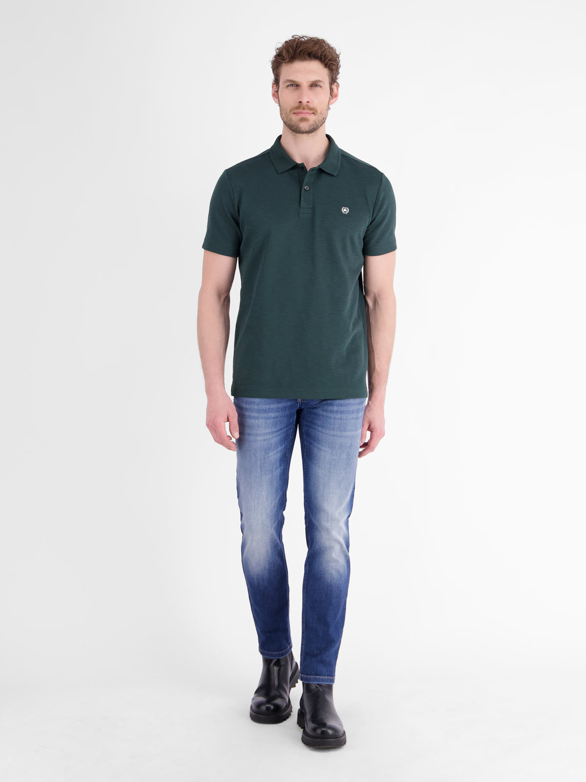 Poloshirt in trendigen Farben mit Flachstrickkragen