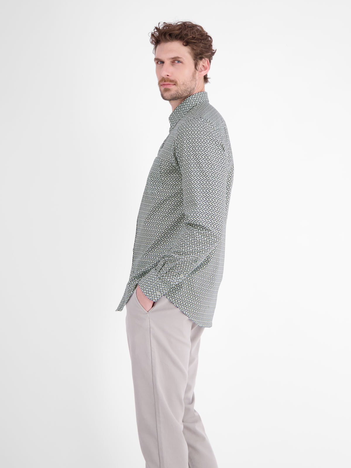 Sportliches Herrenhemd mit modernem Minimalprint-Design
