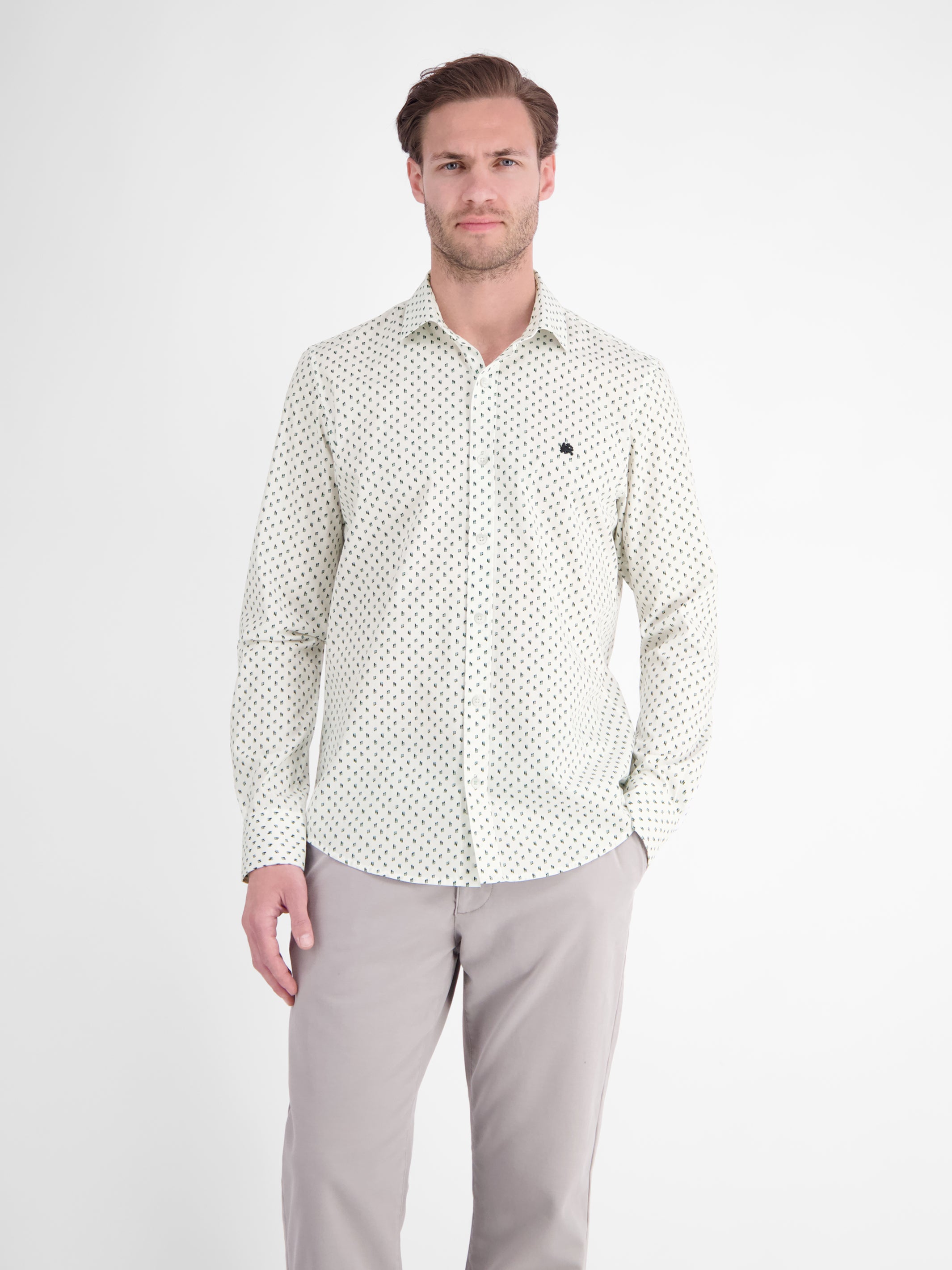 Men's sporty shirt with a trendy minimal print