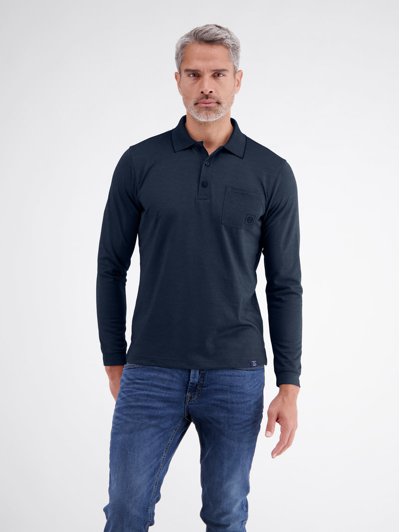 Casual long-sleeve polo shirt in a blended fabric with a breast pocket