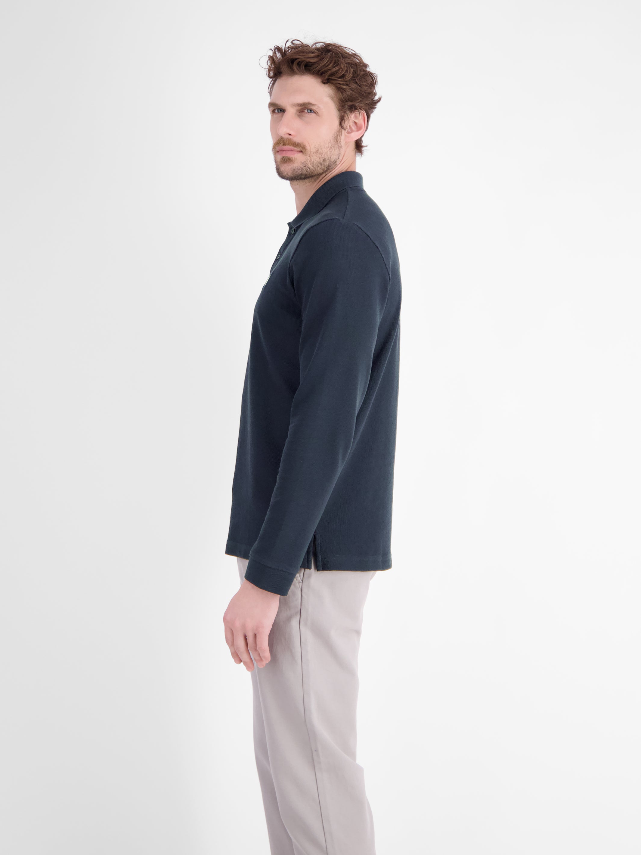 Sporty long-sleeved polo shirt made of pure cotton