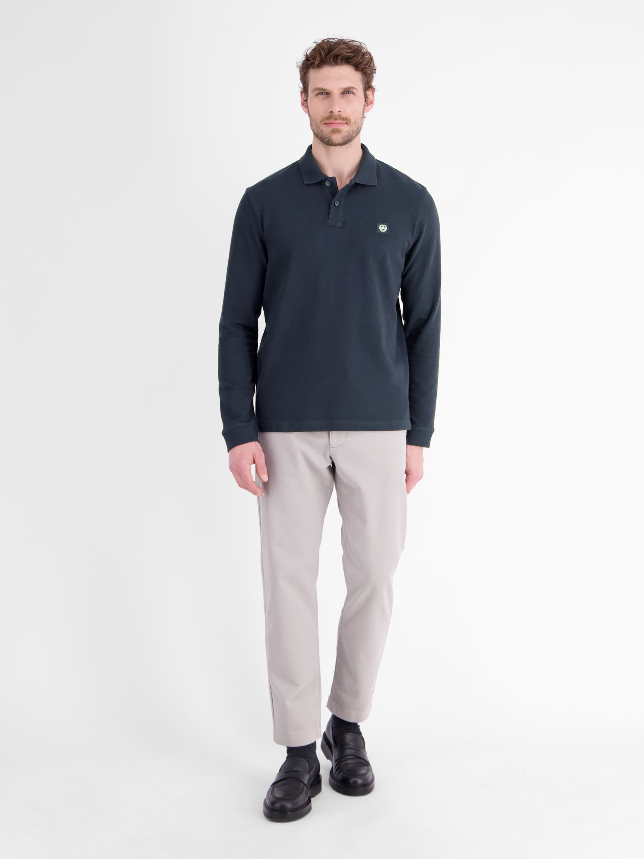 Sporty long-sleeved polo shirt made of pure cotton