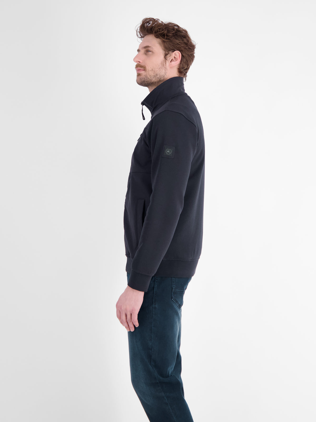 Sporty sweatshirt jacket made of durable cotton blend fabric