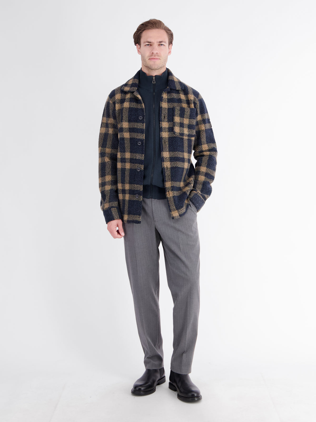 Strickjacke 2-Tone mit warmem Kragen