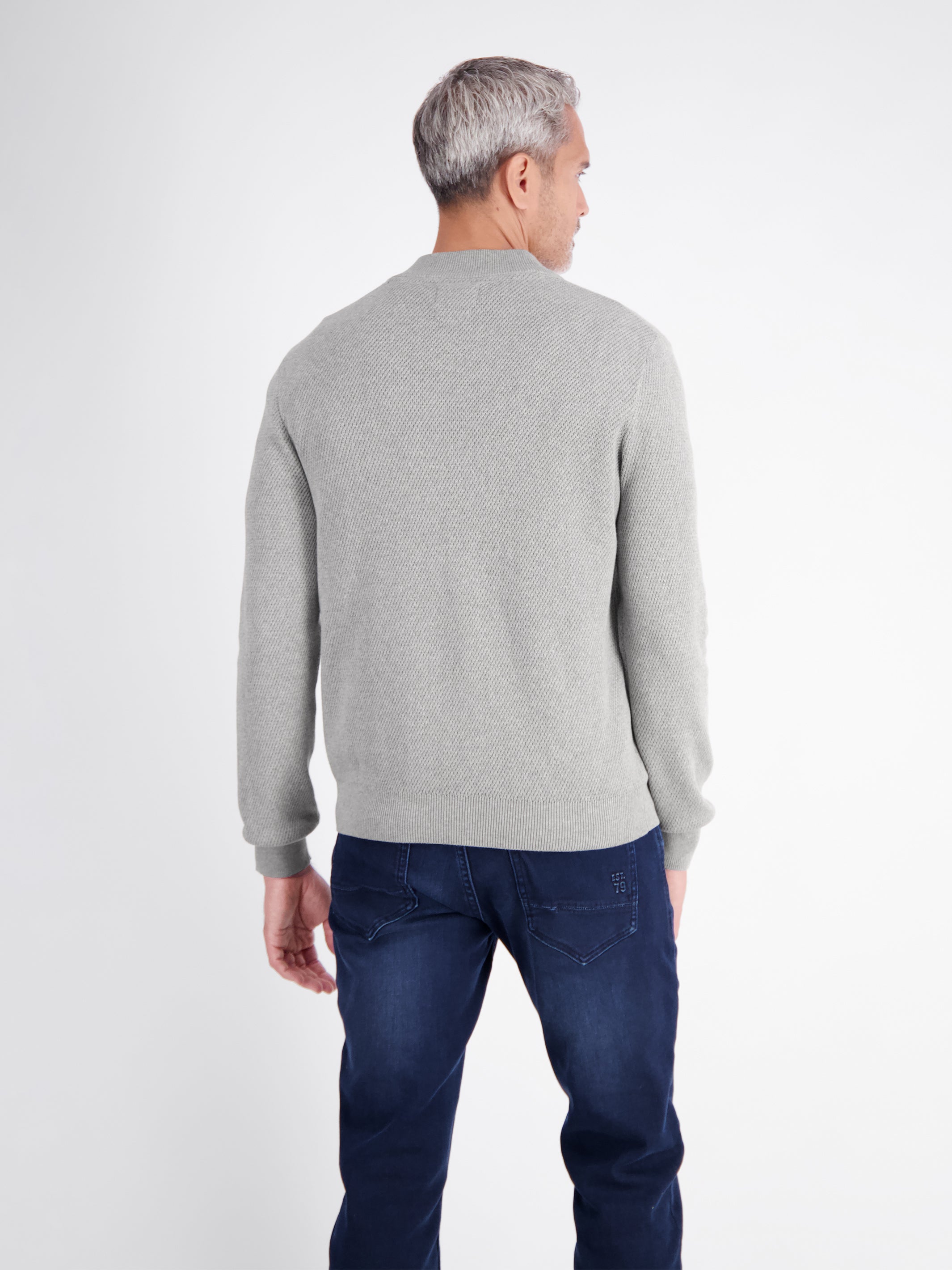 Strickjacke aus Baumwollstrick mit dezent flachem Kragen