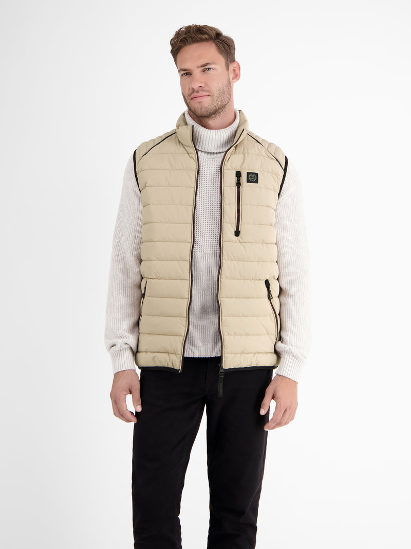 Sportive Steppweste mit hohem Kragen und Zippertaschen