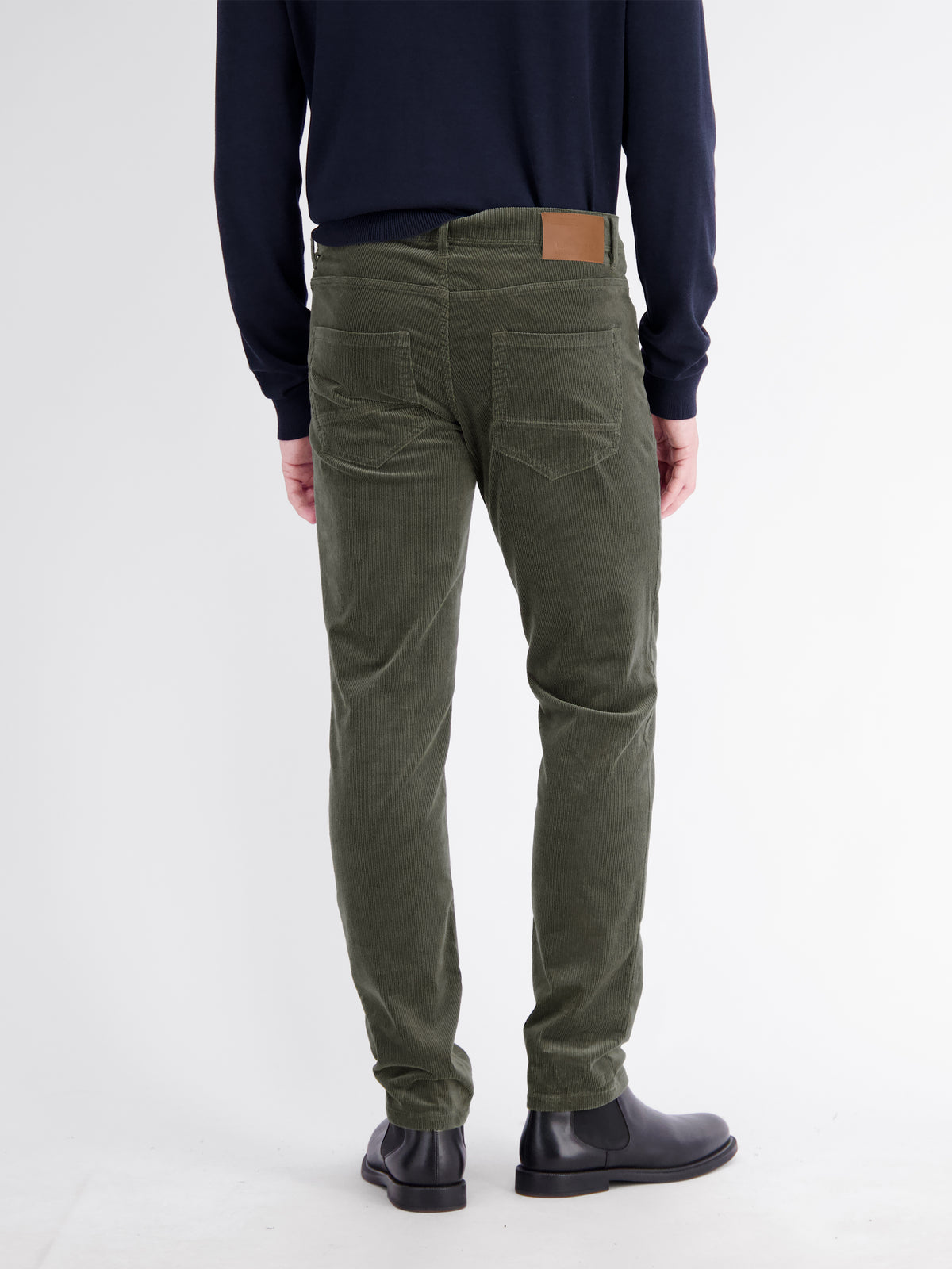 Casual and comfortable corduroy trousers in Baxter style