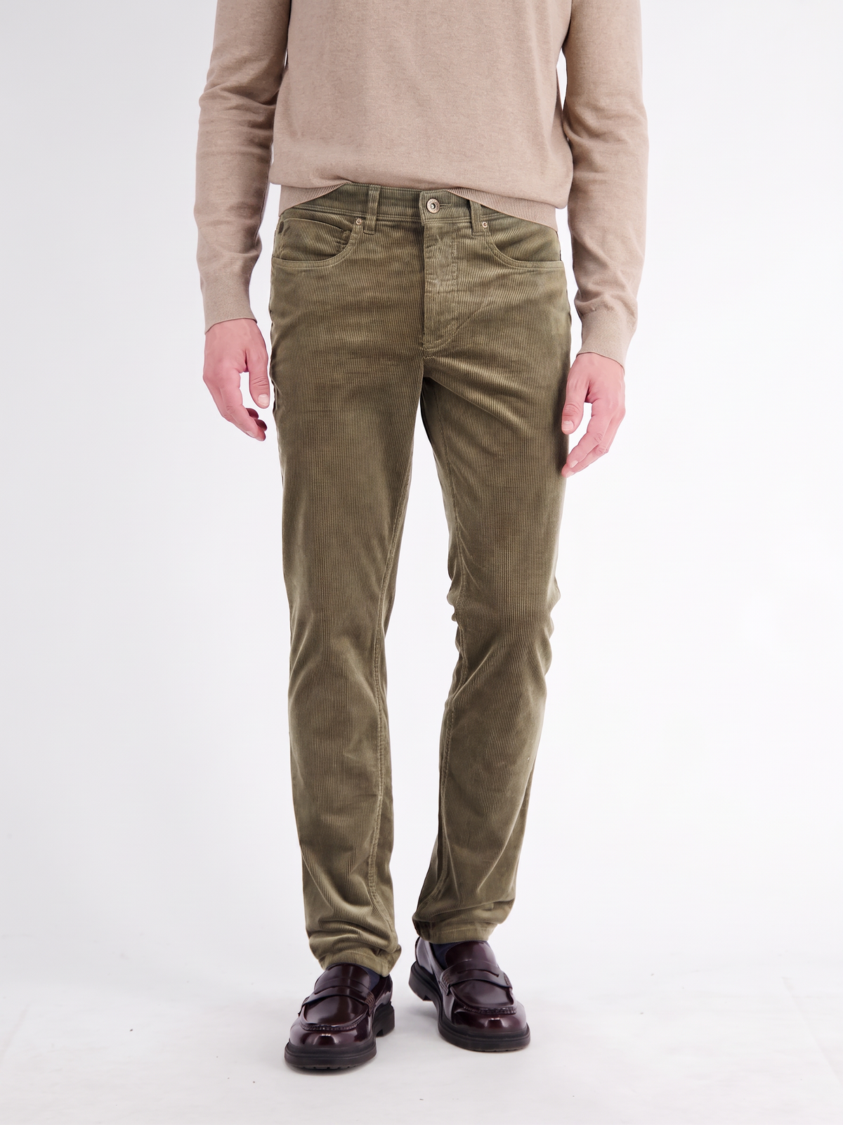 Casual and comfortable corduroy trousers in Baxter style