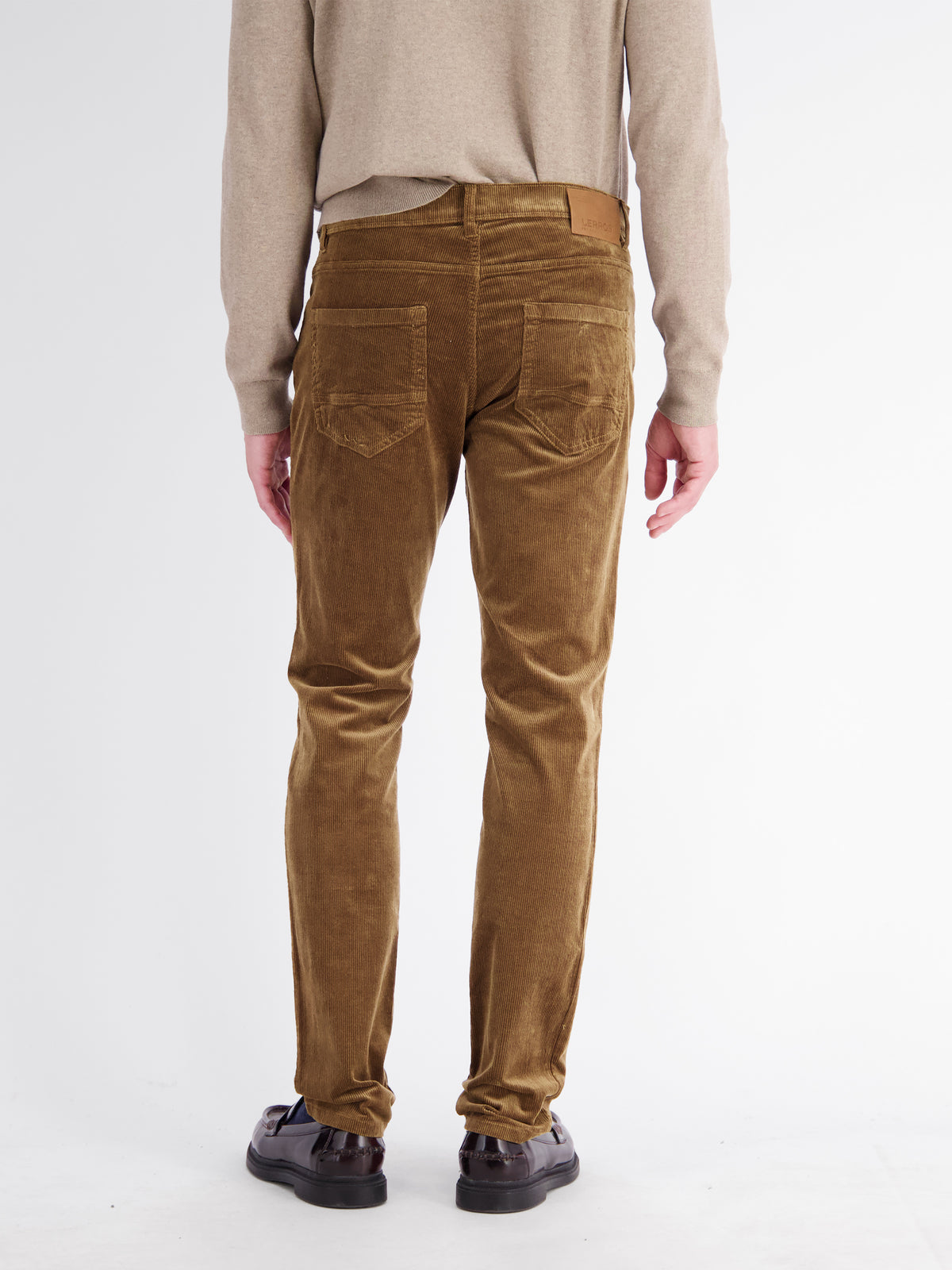 Casual and comfortable corduroy trousers in Baxter style