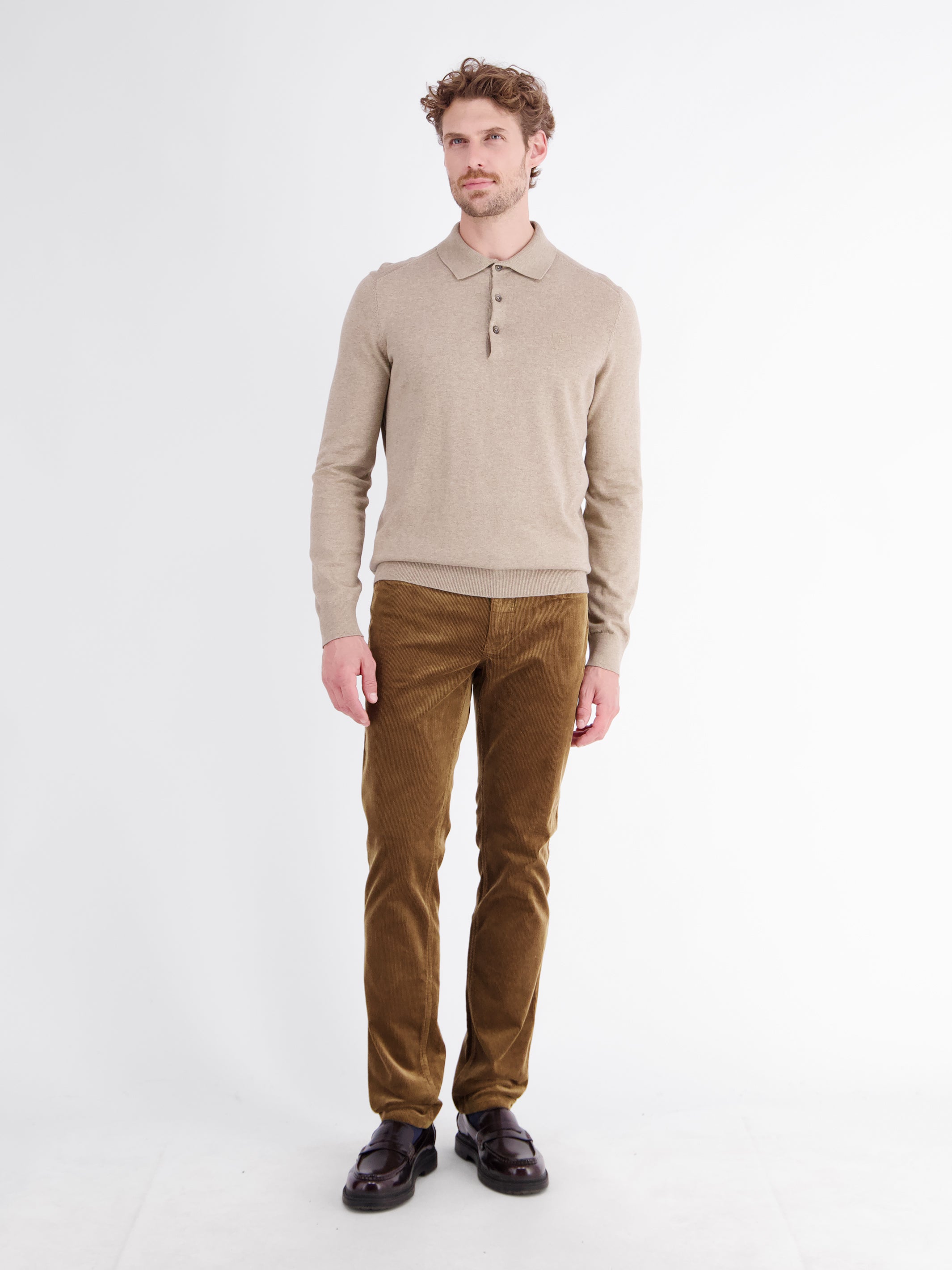 Casual and comfortable corduroy trousers in Baxter style