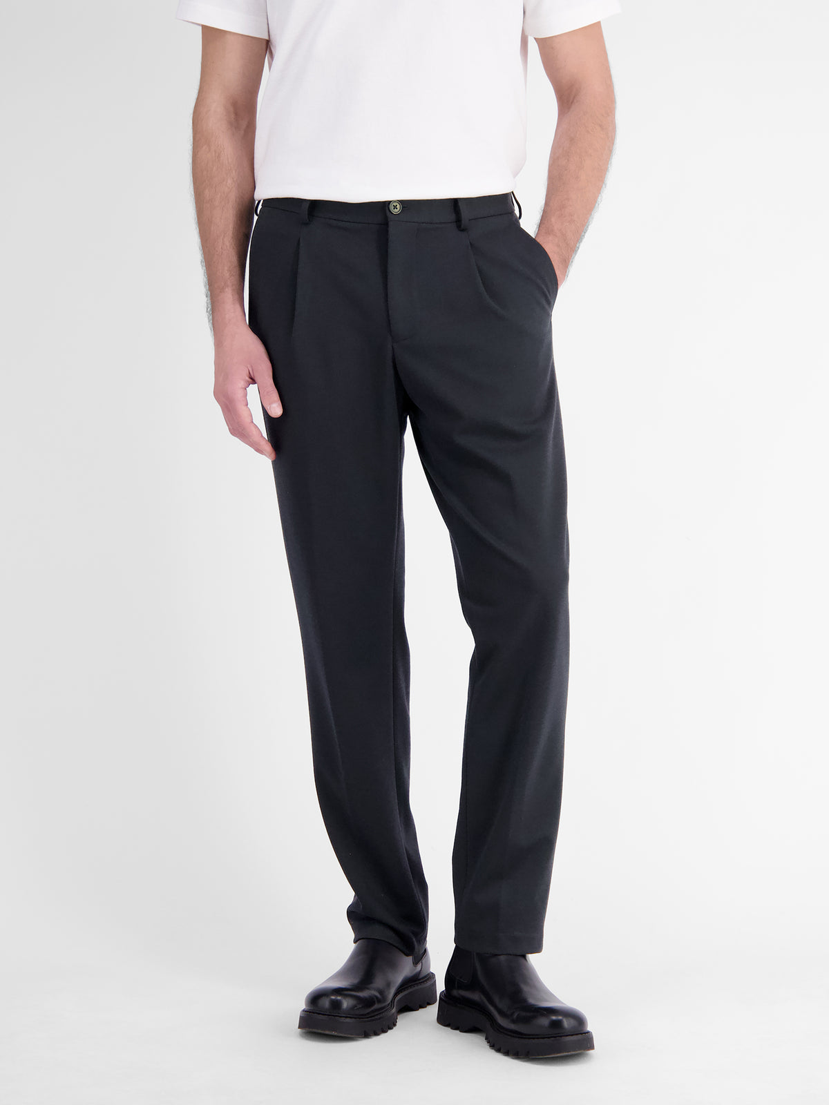 Unifarbene Chino mit flexiblem Bund aus Jersey-Mischgewebe