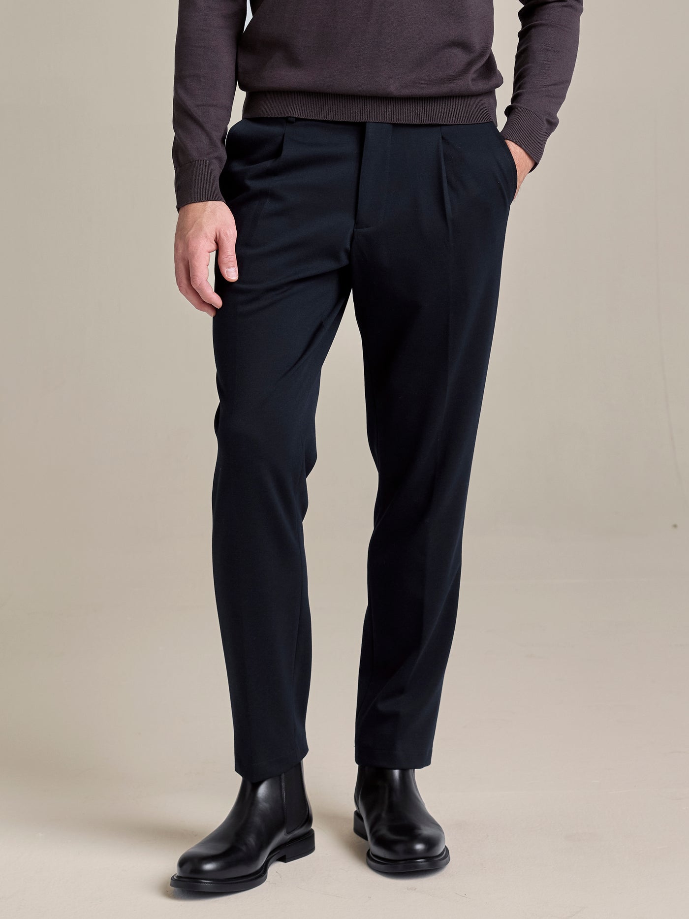 Unifarbene Chino mit flexiblem Bund aus Jersey-Mischgewebe