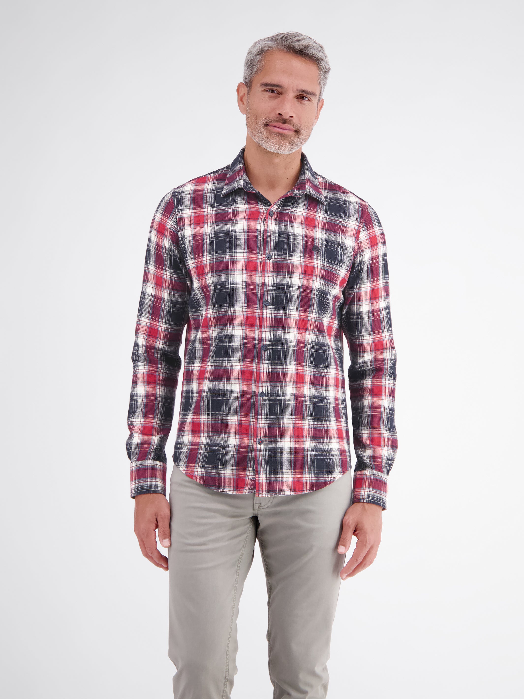 Classic checked shirt in pure cotton with a waffle texture