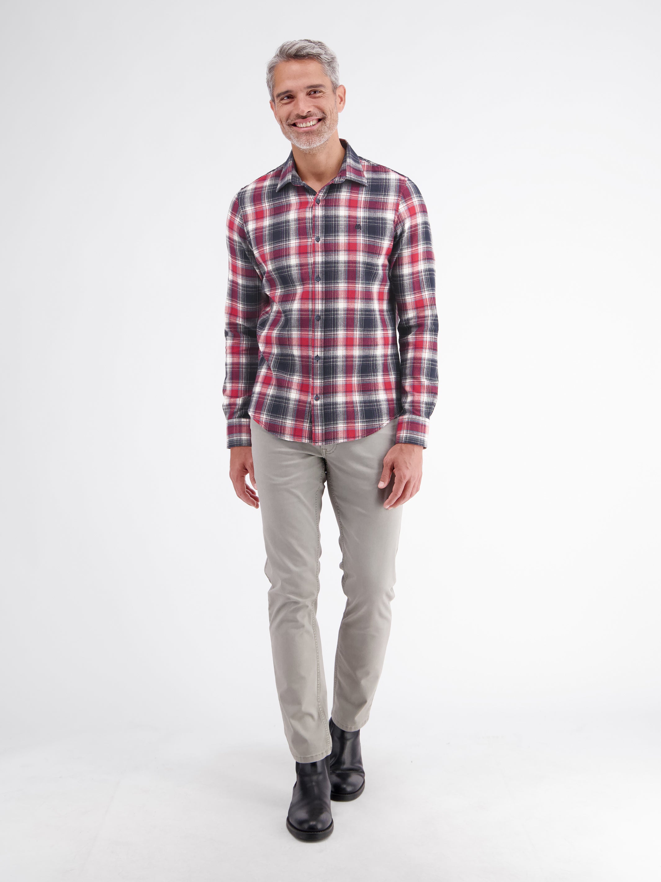 Classic checked shirt in pure cotton with a waffle texture