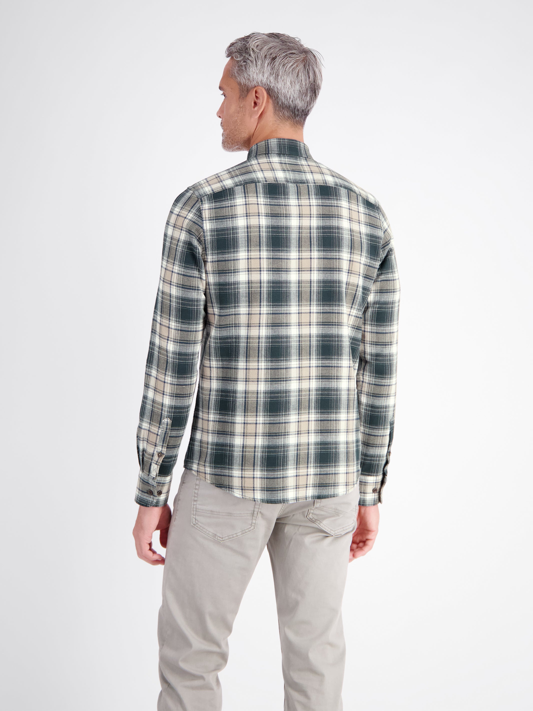 Classic checked shirt in pure cotton with a waffle texture
