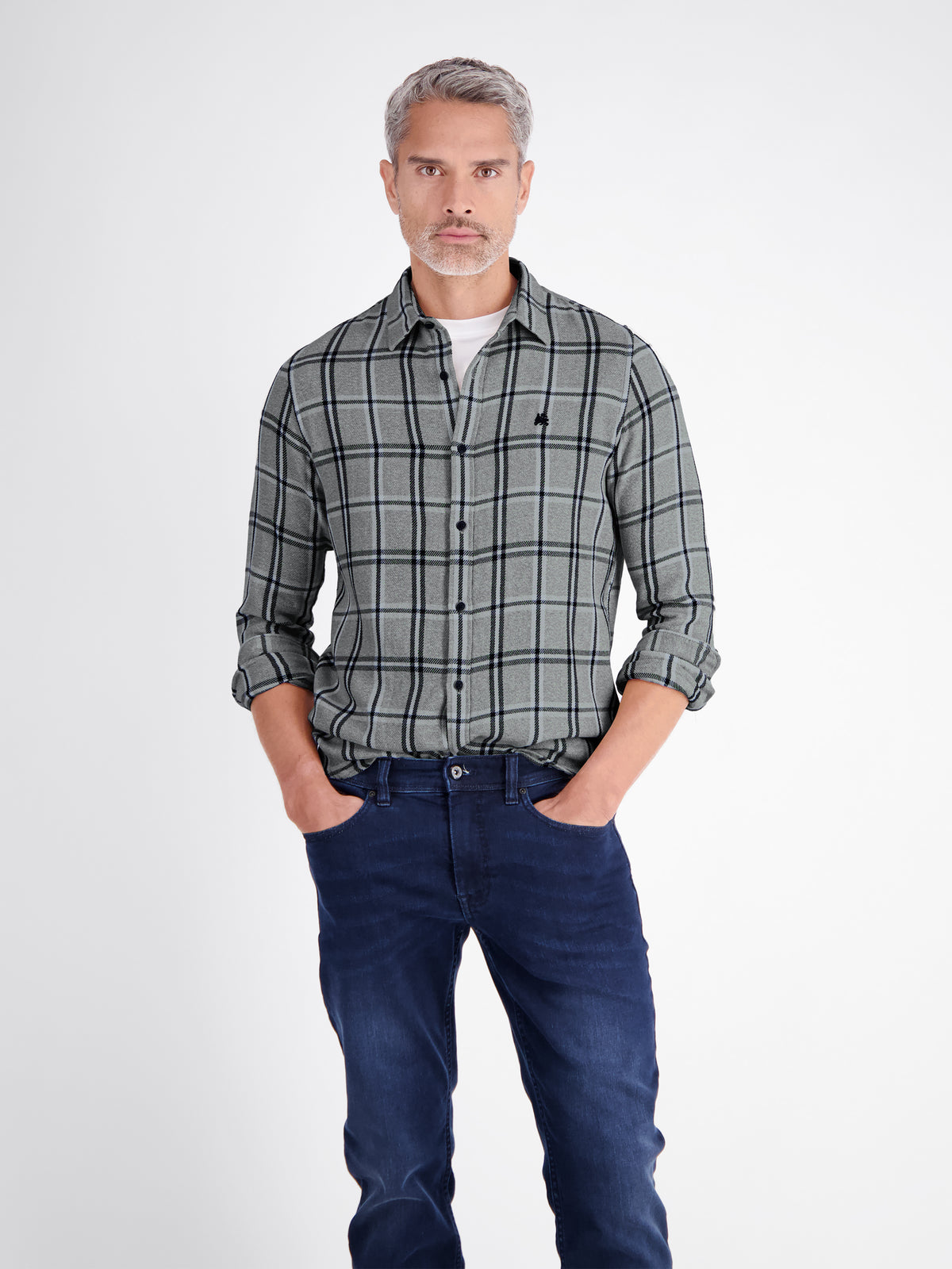 Casual plaid shirt made of high-quality cotton