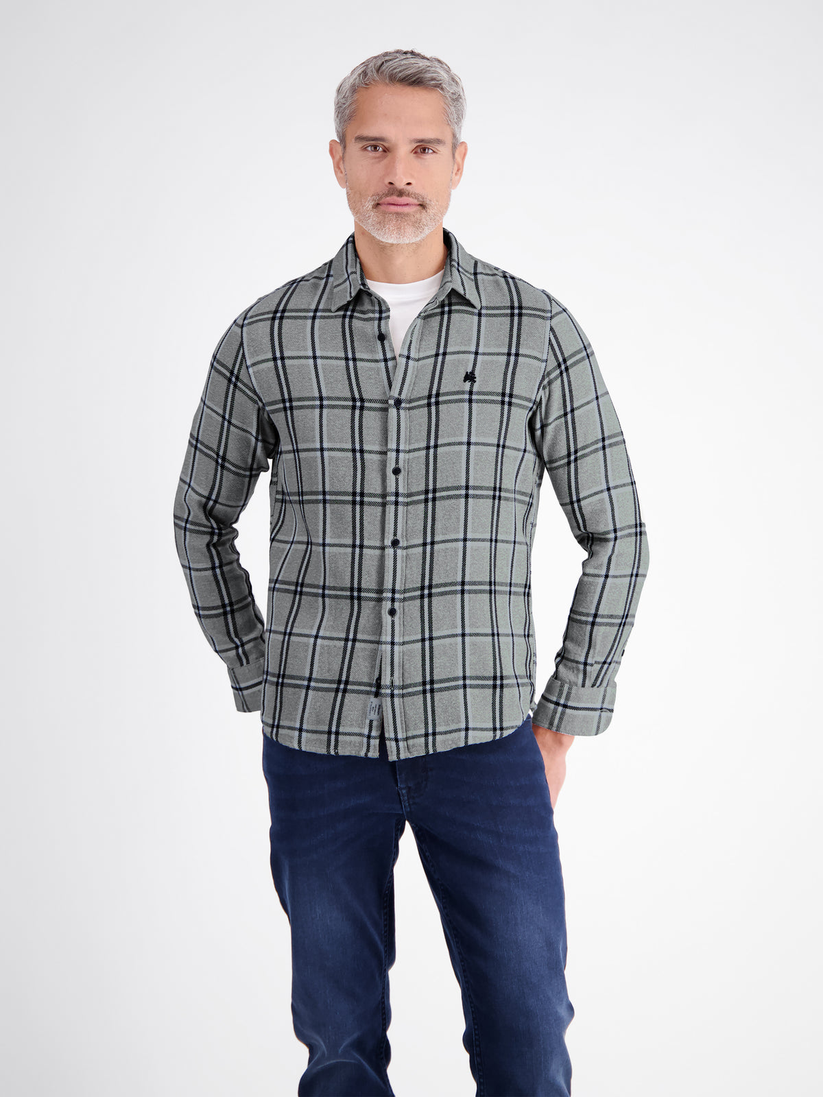 Casual plaid shirt made of high-quality cotton