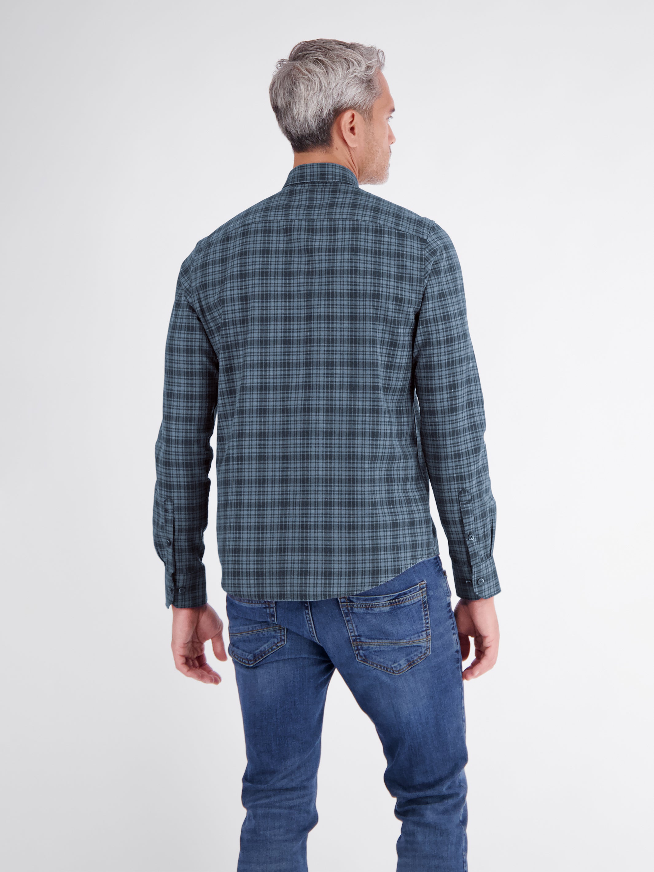 Men's cotton shirt in a timeless checked design