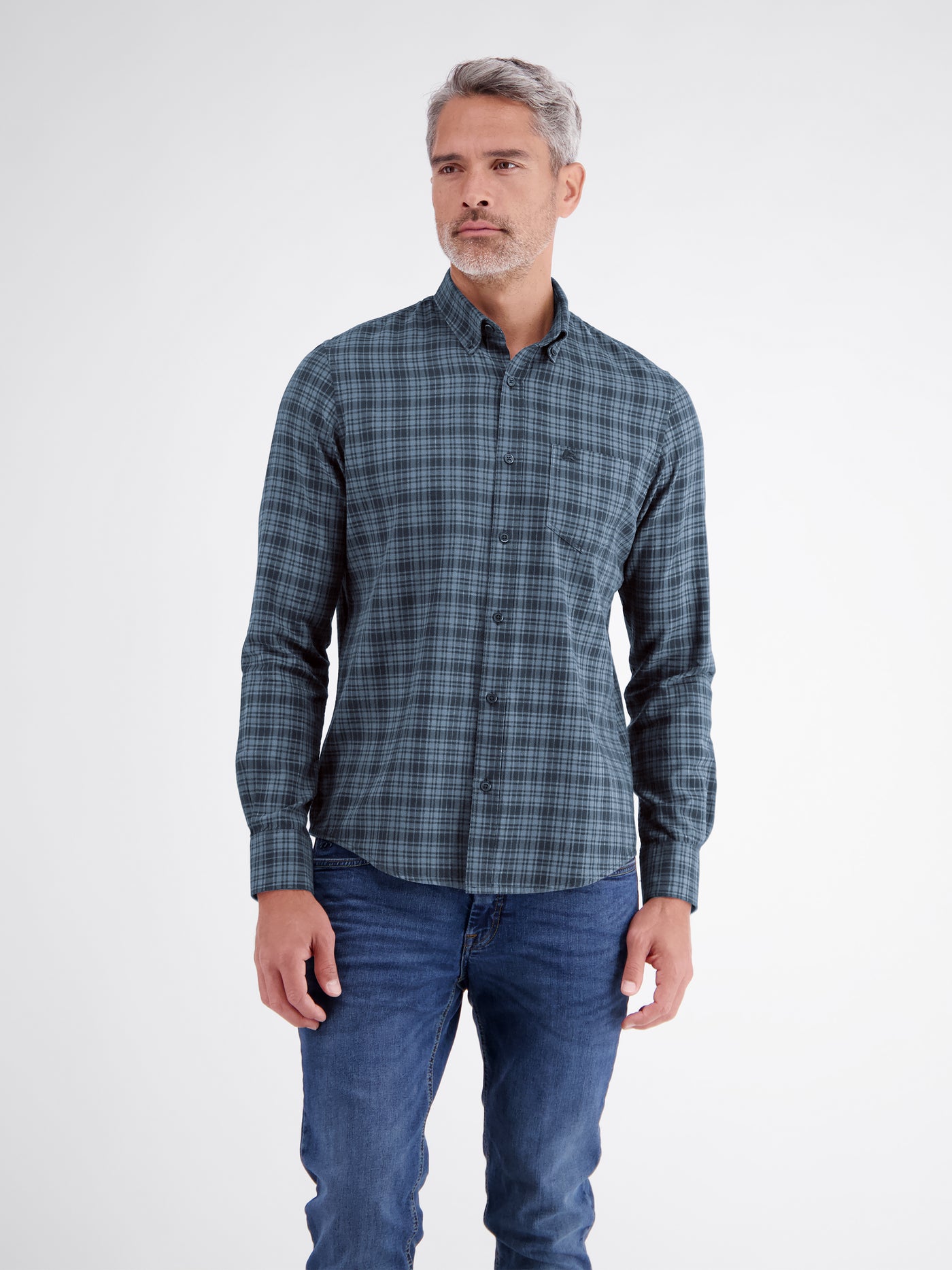 Men's cotton shirt in a timeless checked design