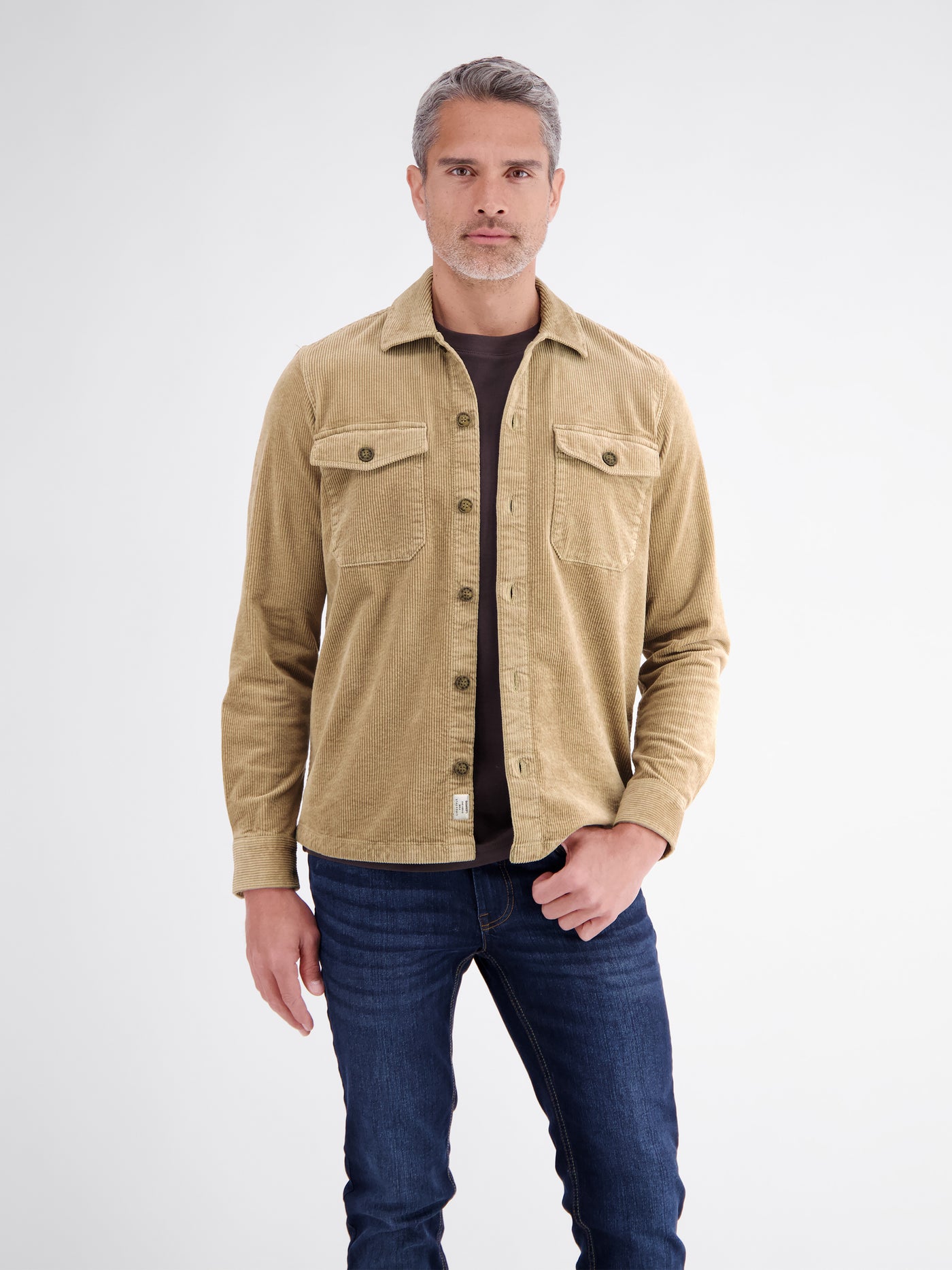 Maskulines Herrenhemd aus Cord mit Stretchanteil