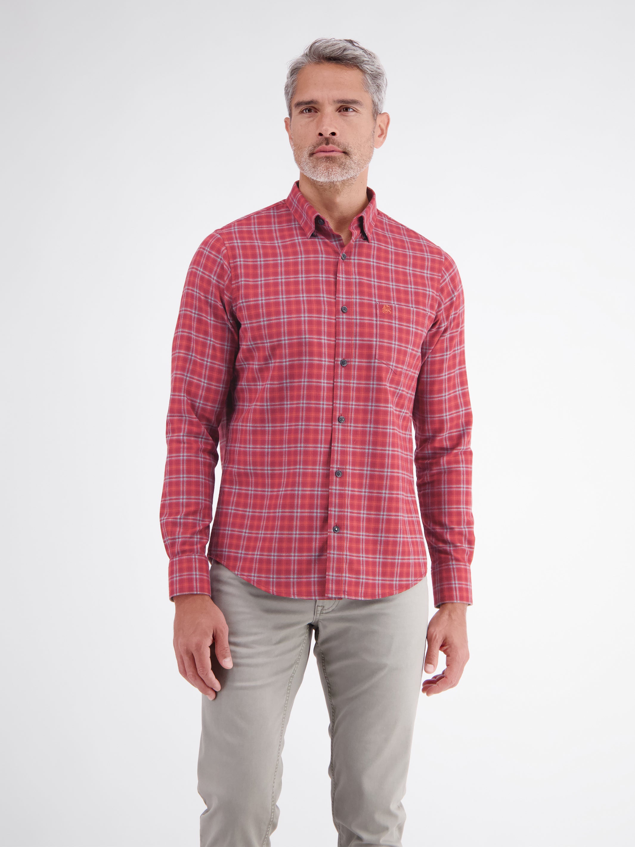 Sporty check shirt made of pure cotton with breast pocket