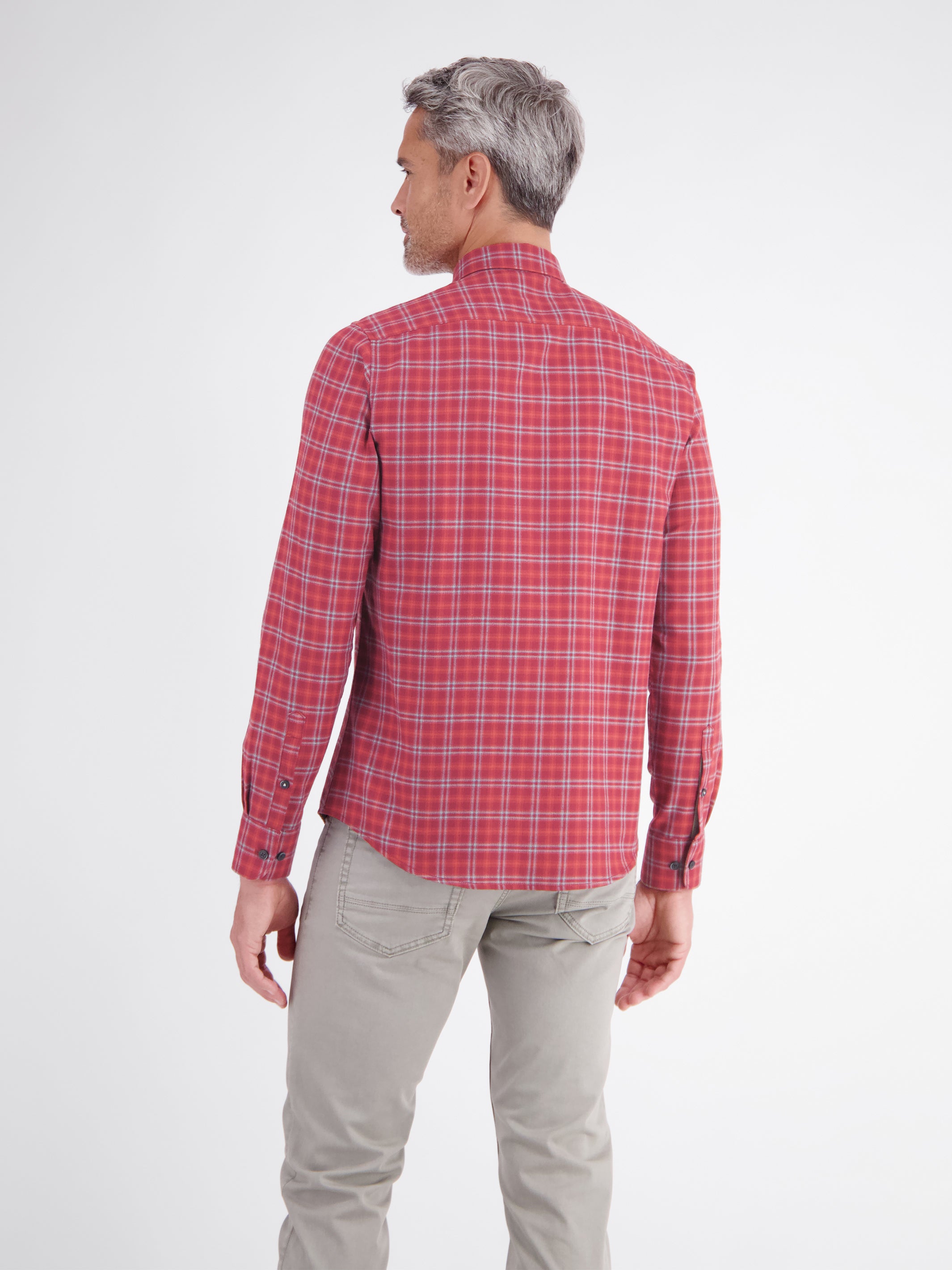 Sporty check shirt made of pure cotton with breast pocket
