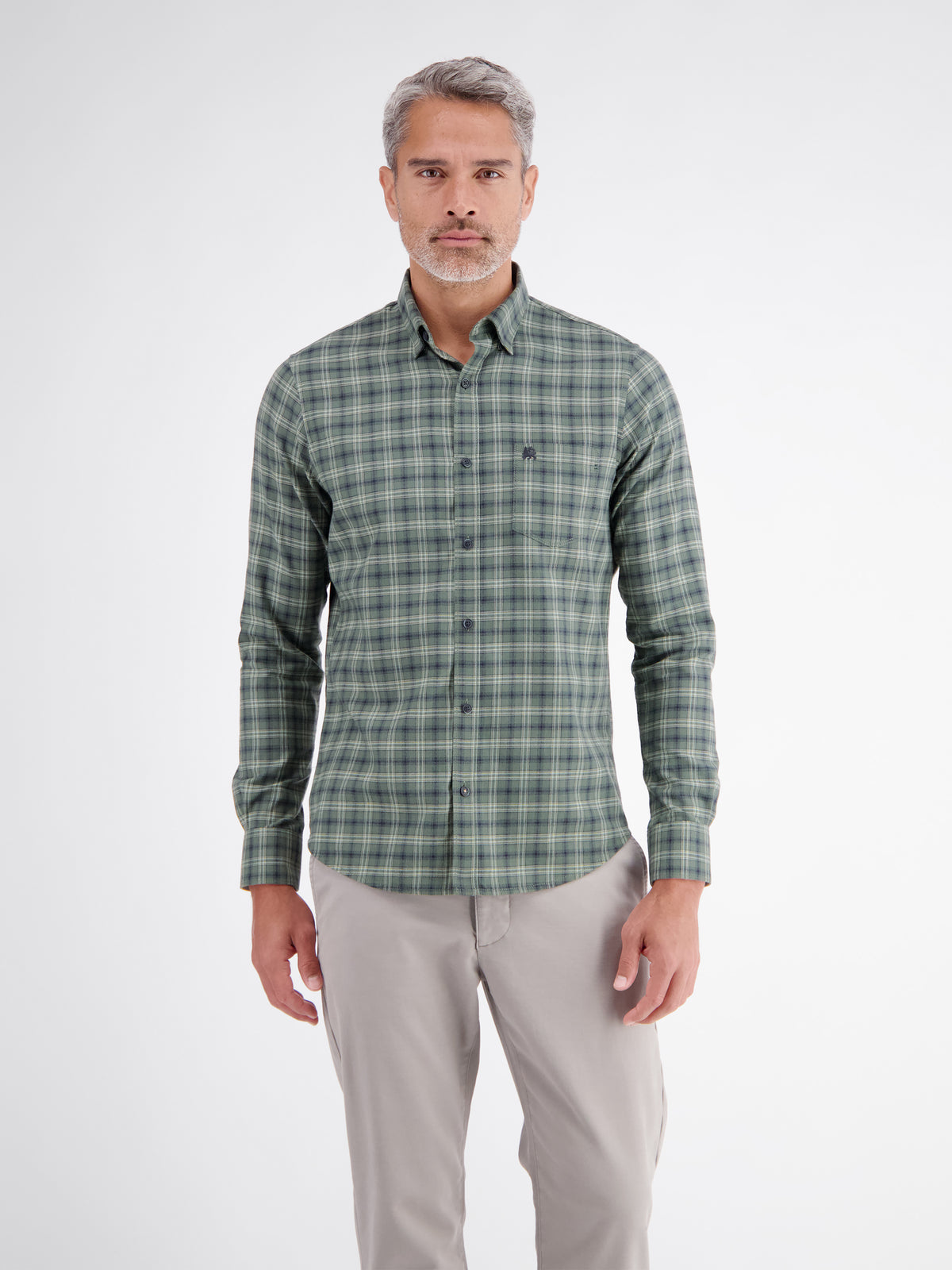 Sporty check shirt made of pure cotton with breast pocket