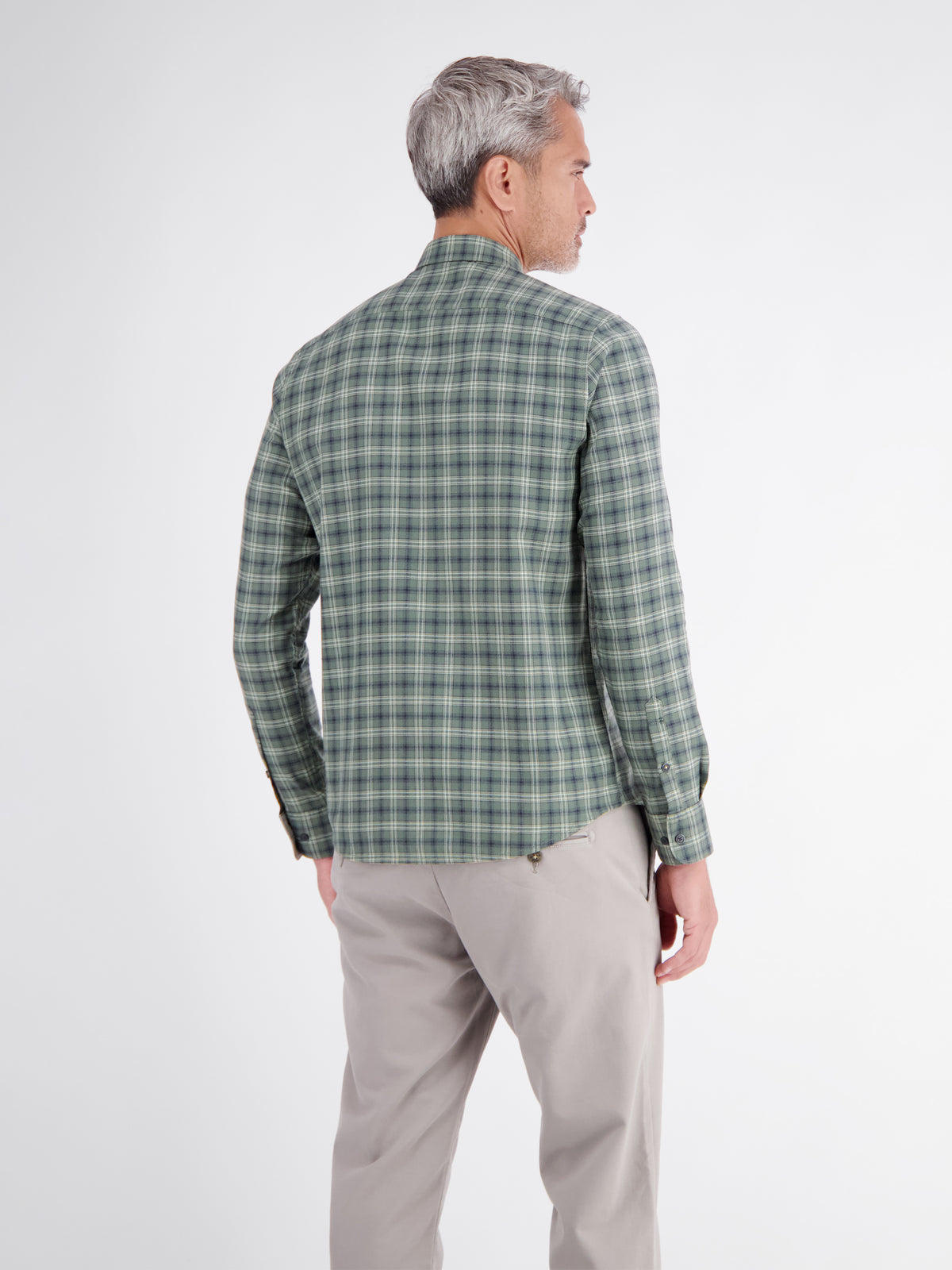 Sporty check shirt made of pure cotton with breast pocket