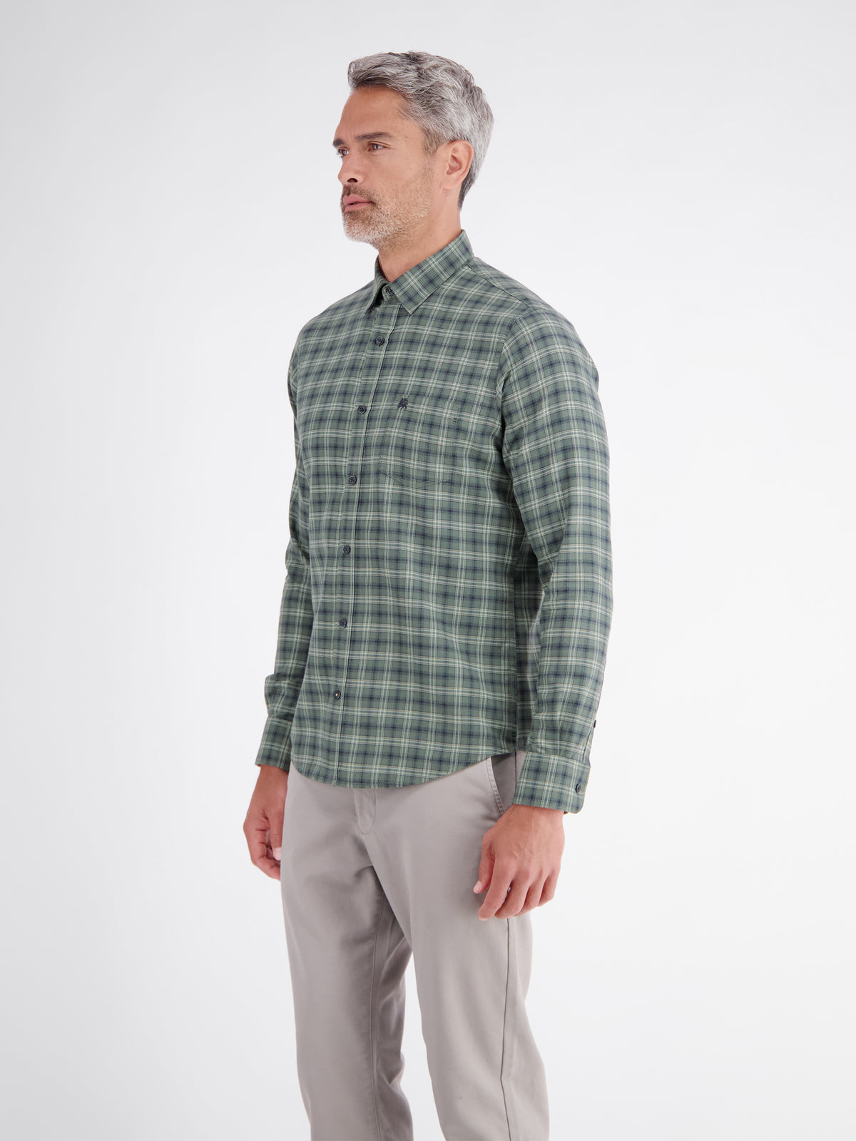 Sporty check shirt made of pure cotton with breast pocket