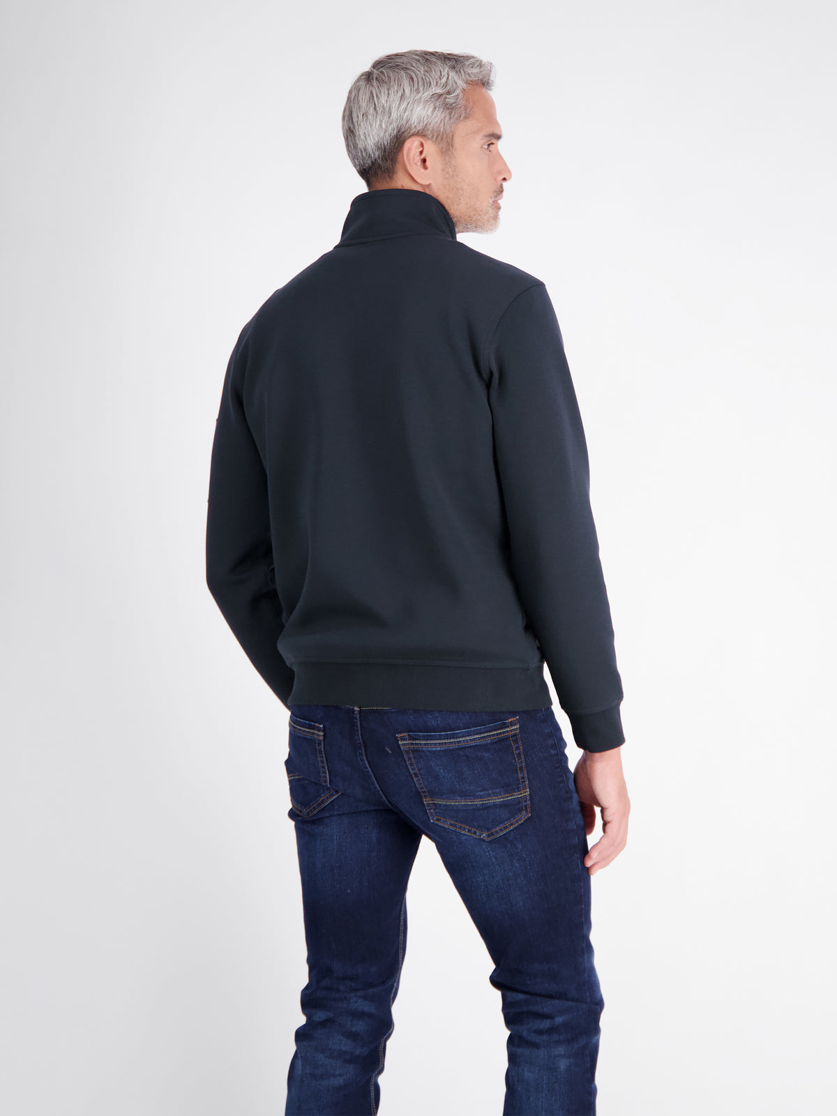 High-quality Troyer made from blended fabric with a fine ribbed structure