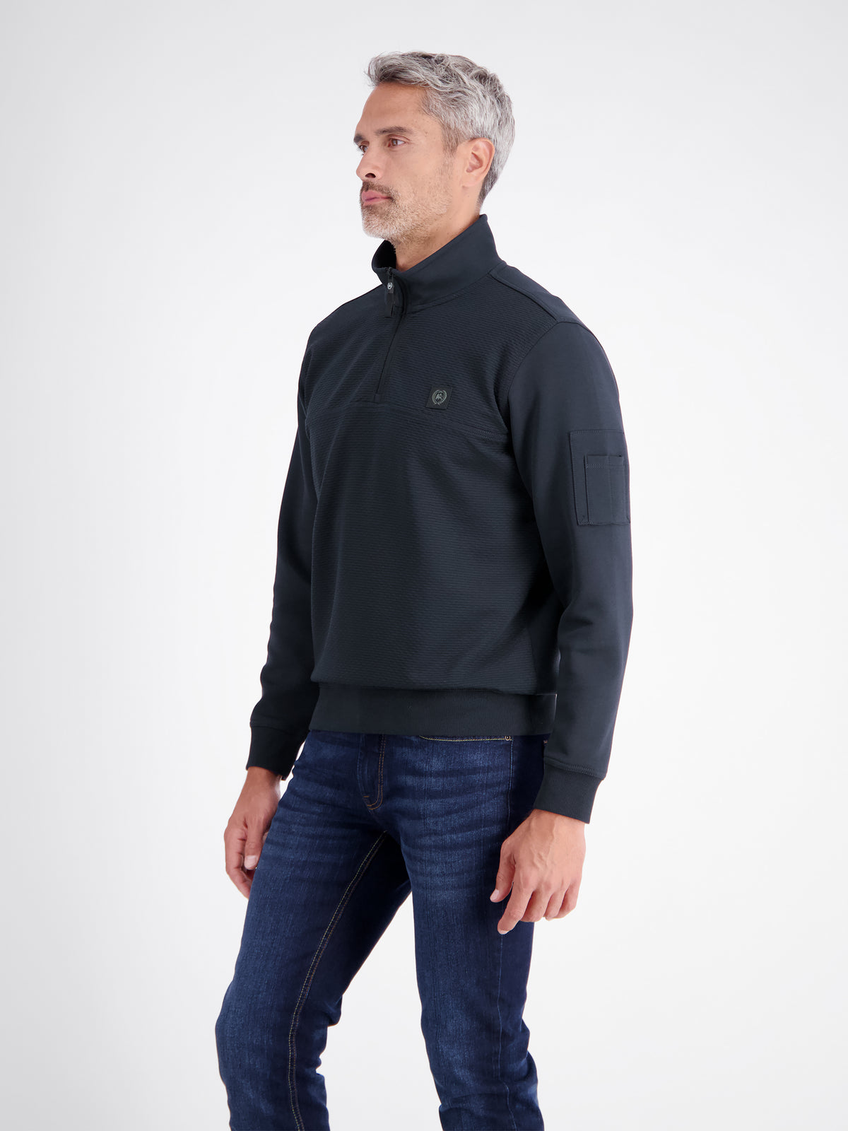 High-quality Troyer made from blended fabric with a fine ribbed structure