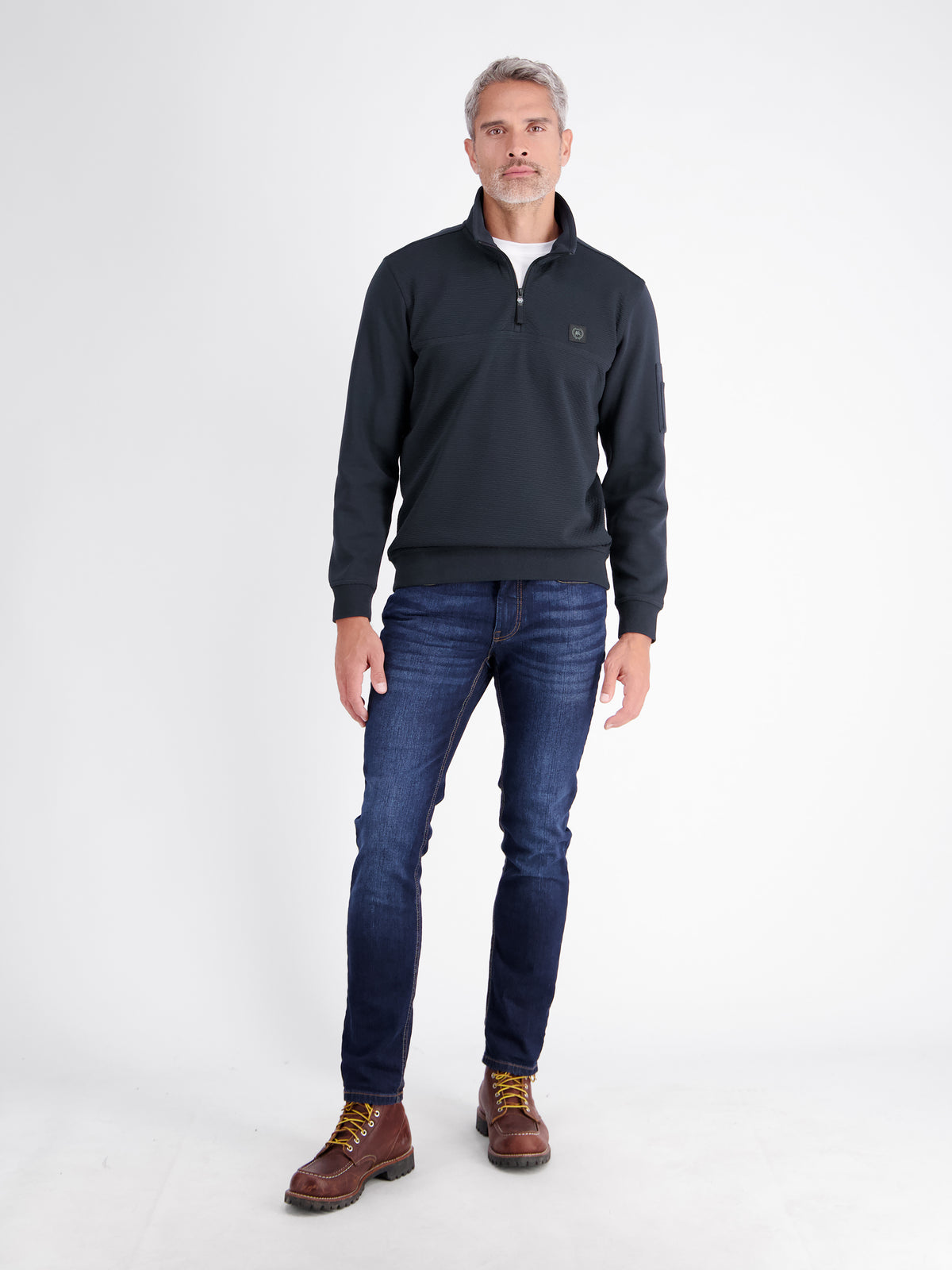 High-quality Troyer made from blended fabric with a fine ribbed structure