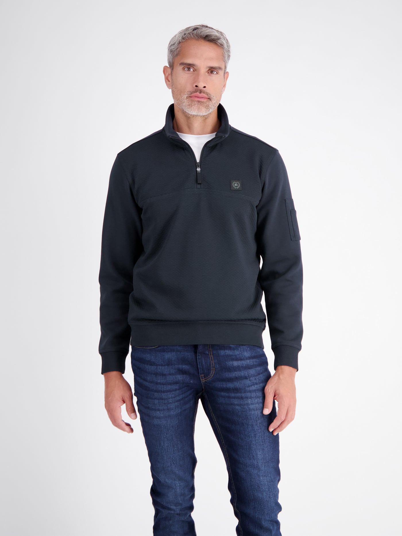 High-quality Troyer made from blended fabric with a fine ribbed structure