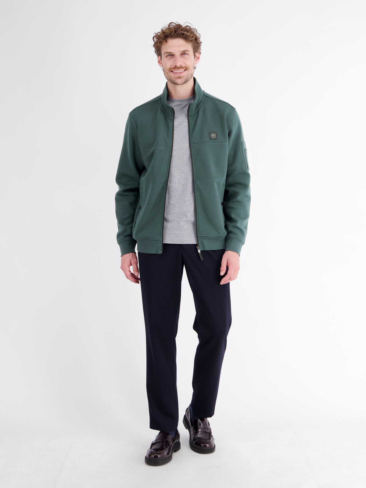 Sweatjacke mit Stehkragen und Oberarmtasche