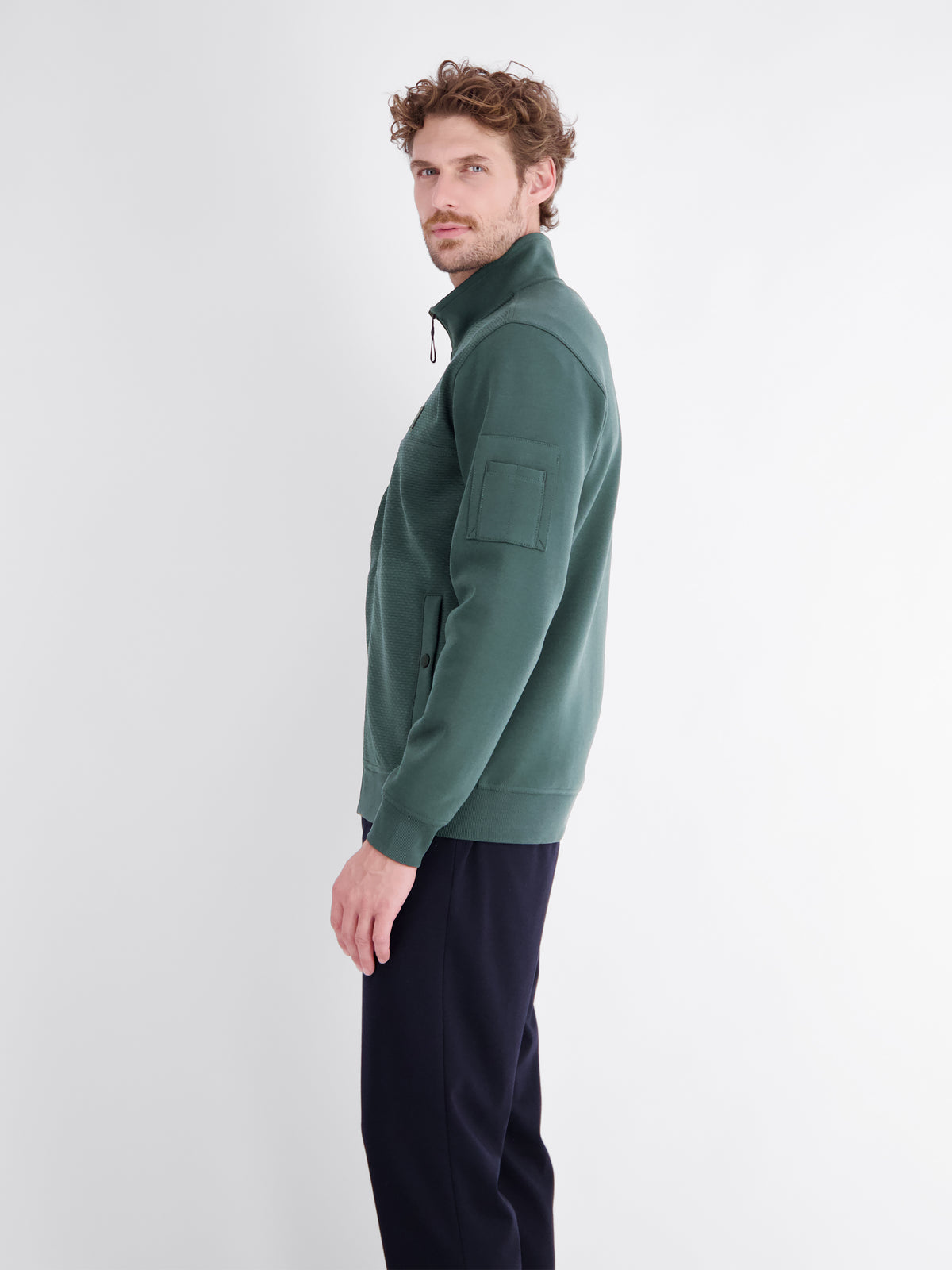Sweatjacke mit Stehkragen und Oberarmtasche