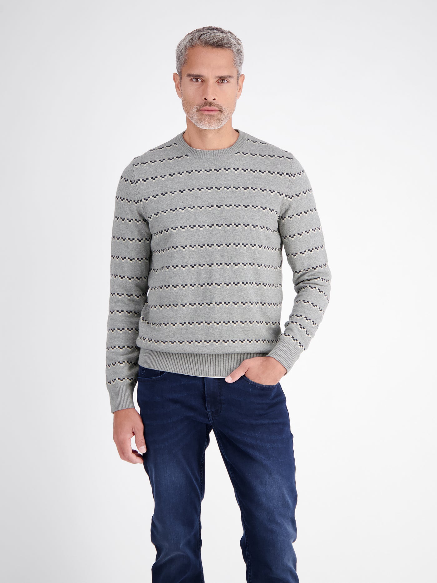 Sweater with geometric pattern in a blended fabric