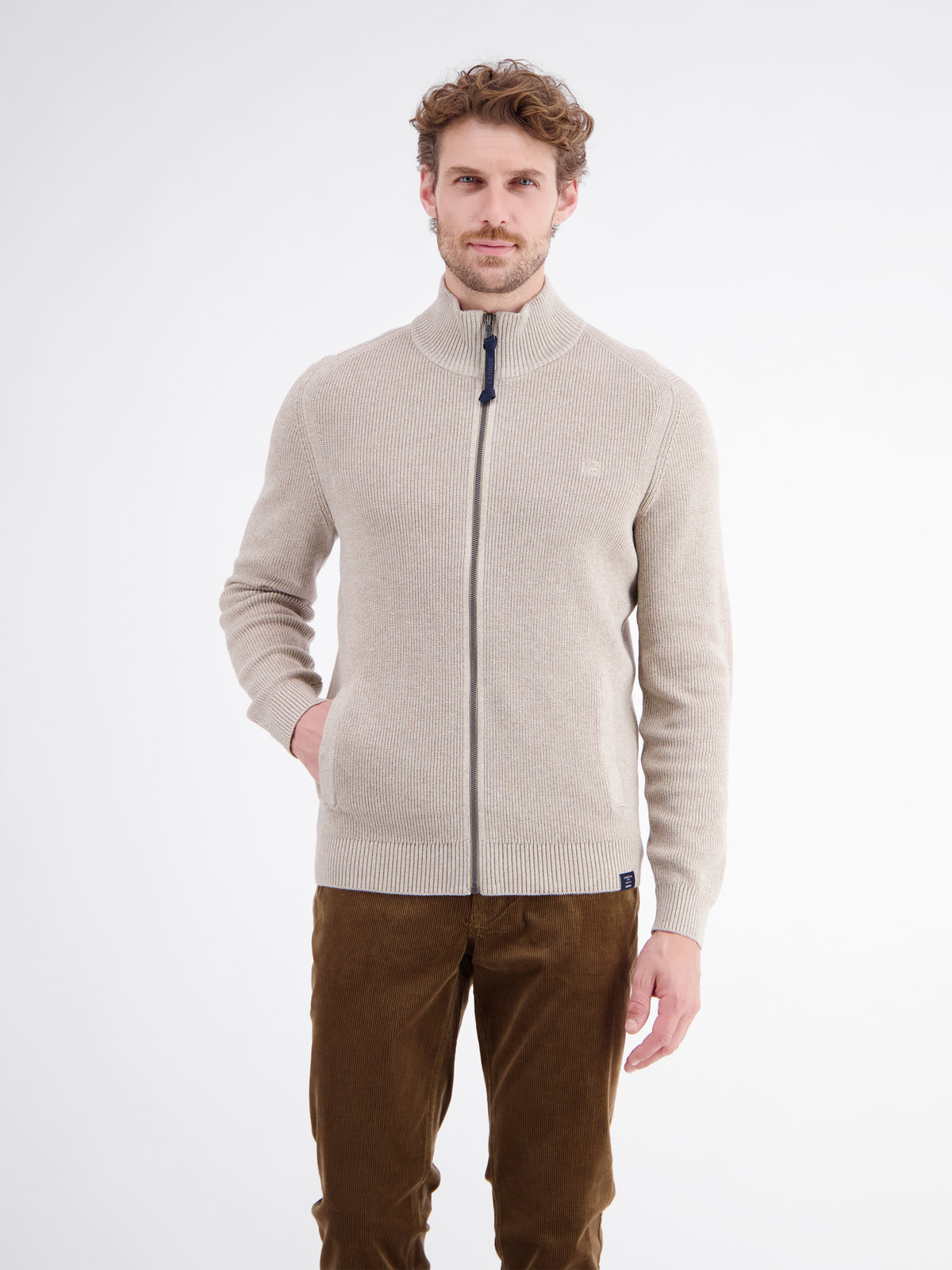 Strickjacke mit Frontreißverschluss und Stehkragen