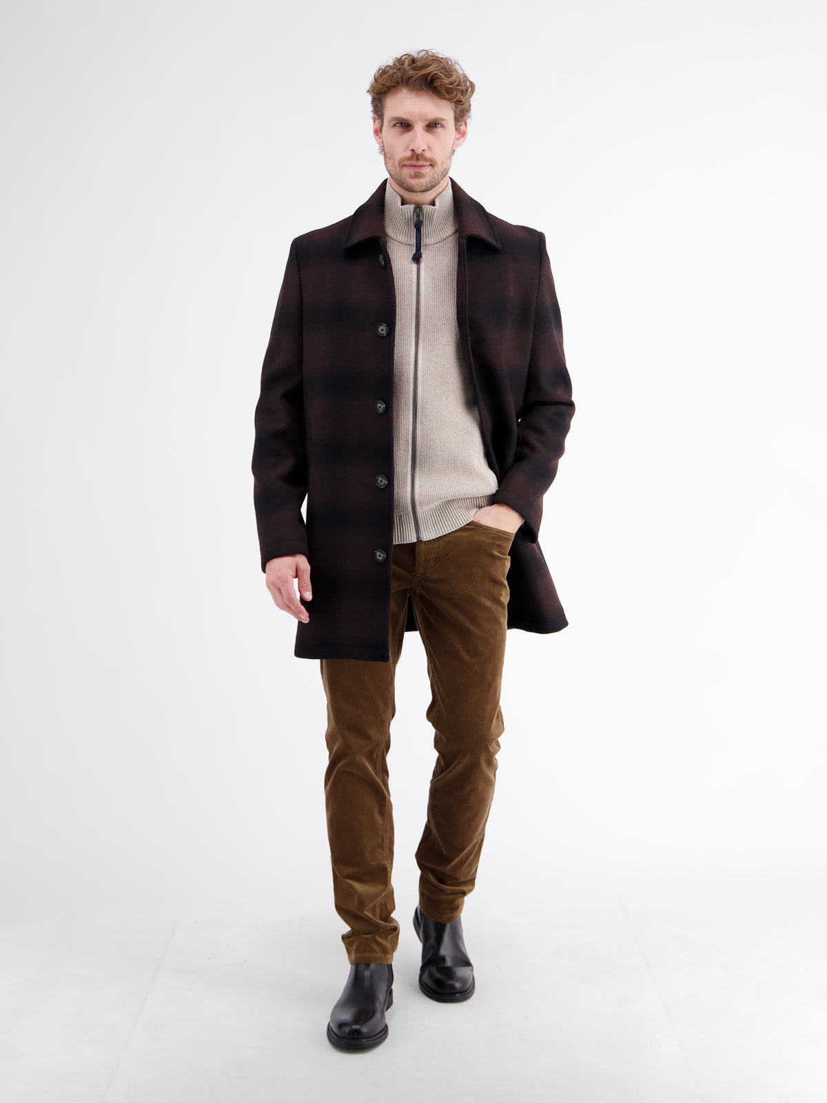 Strickjacke mit Frontreißverschluss und Stehkragen