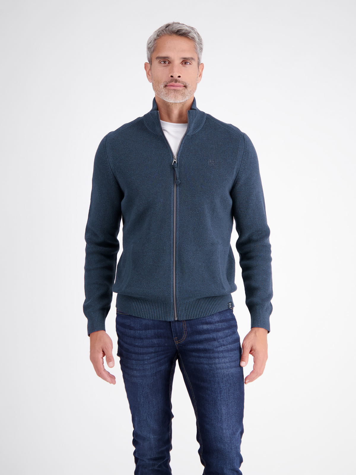Strickjacke mit Frontreißverschluss und Stehkragen