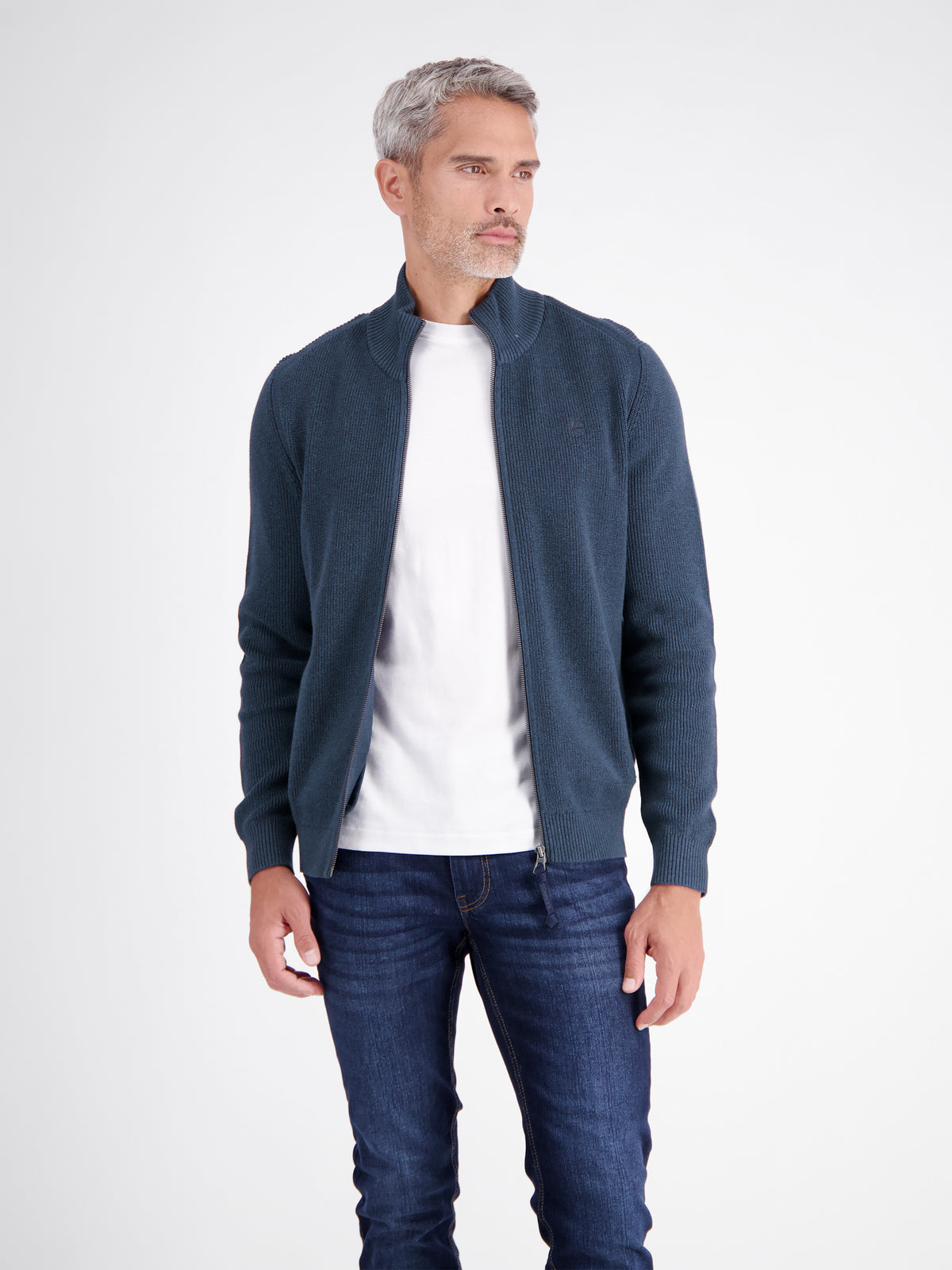 Strickjacke mit Frontreißverschluss und Stehkragen