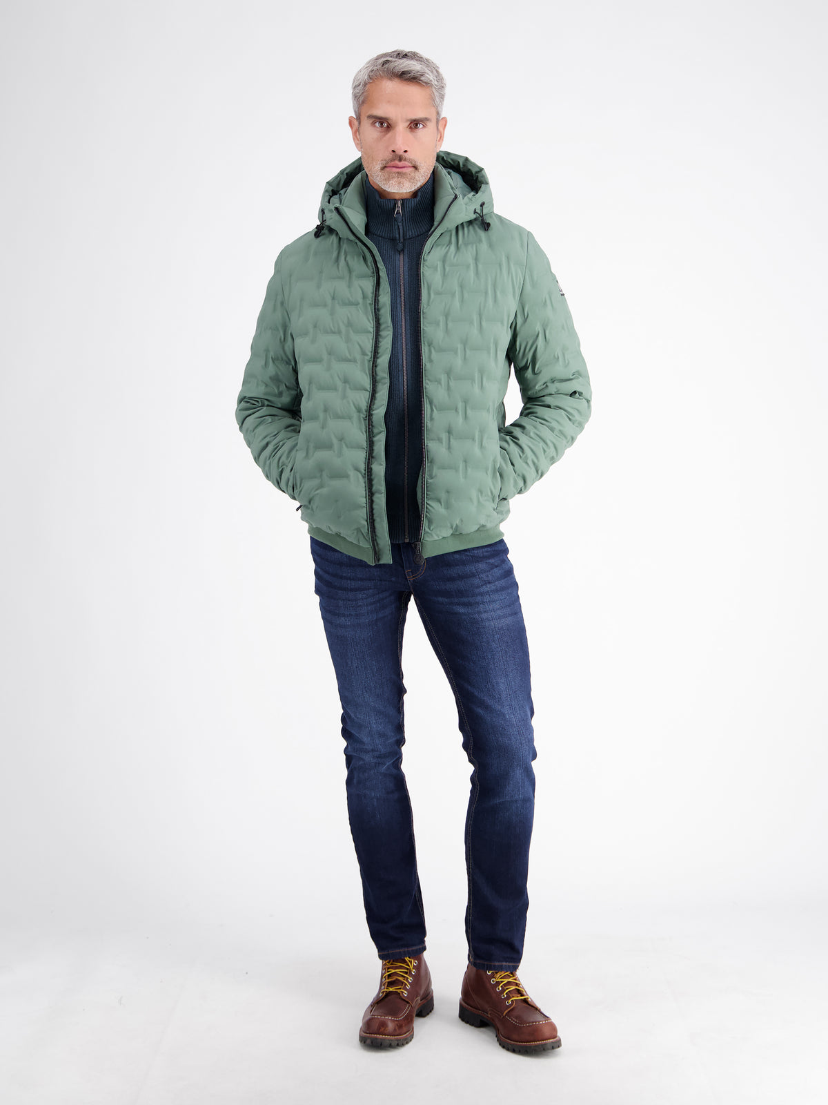 Strickjacke mit Frontreißverschluss und Stehkragen