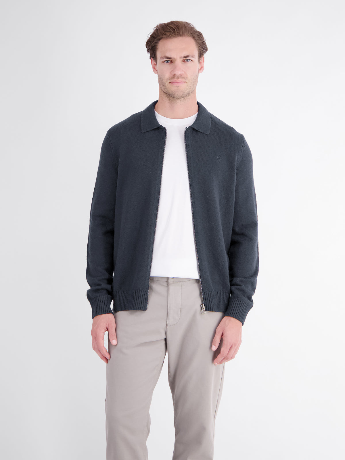 Strickjacke mit markantem Umschlagkragen