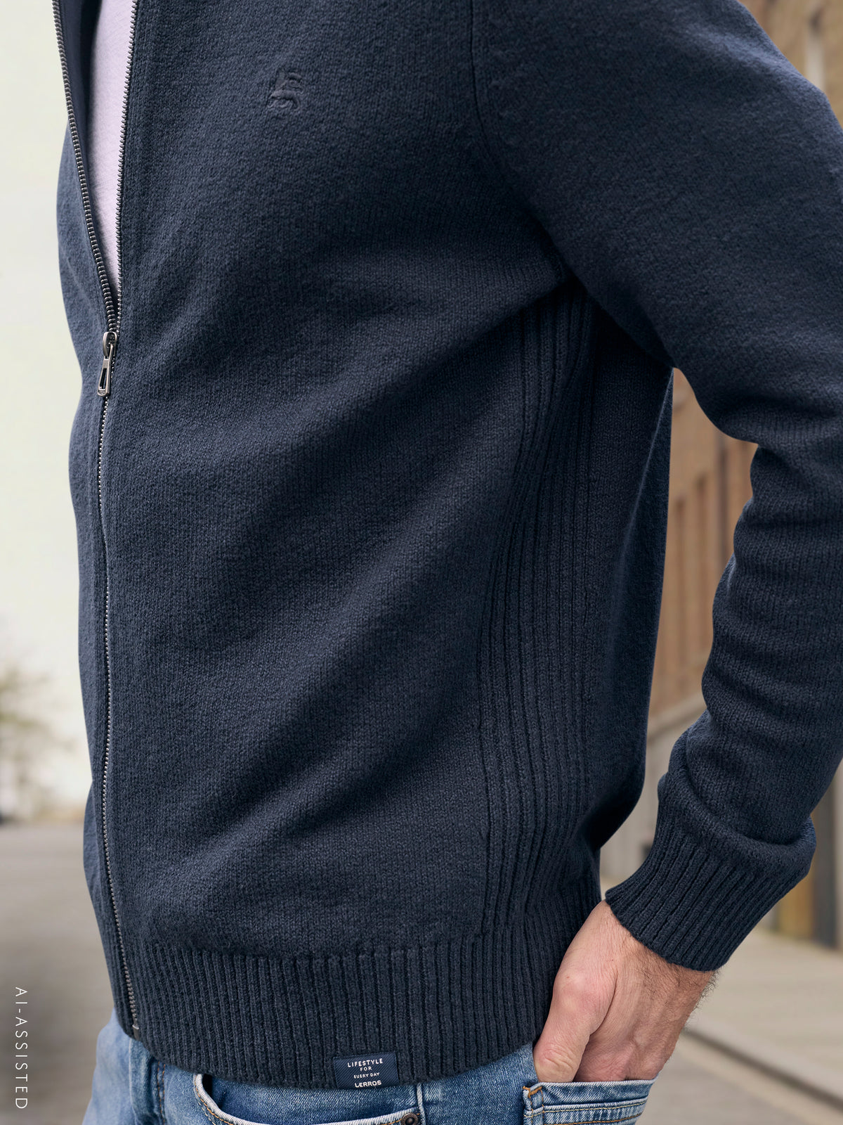 Strickjacke mit markantem Umschlagkragen