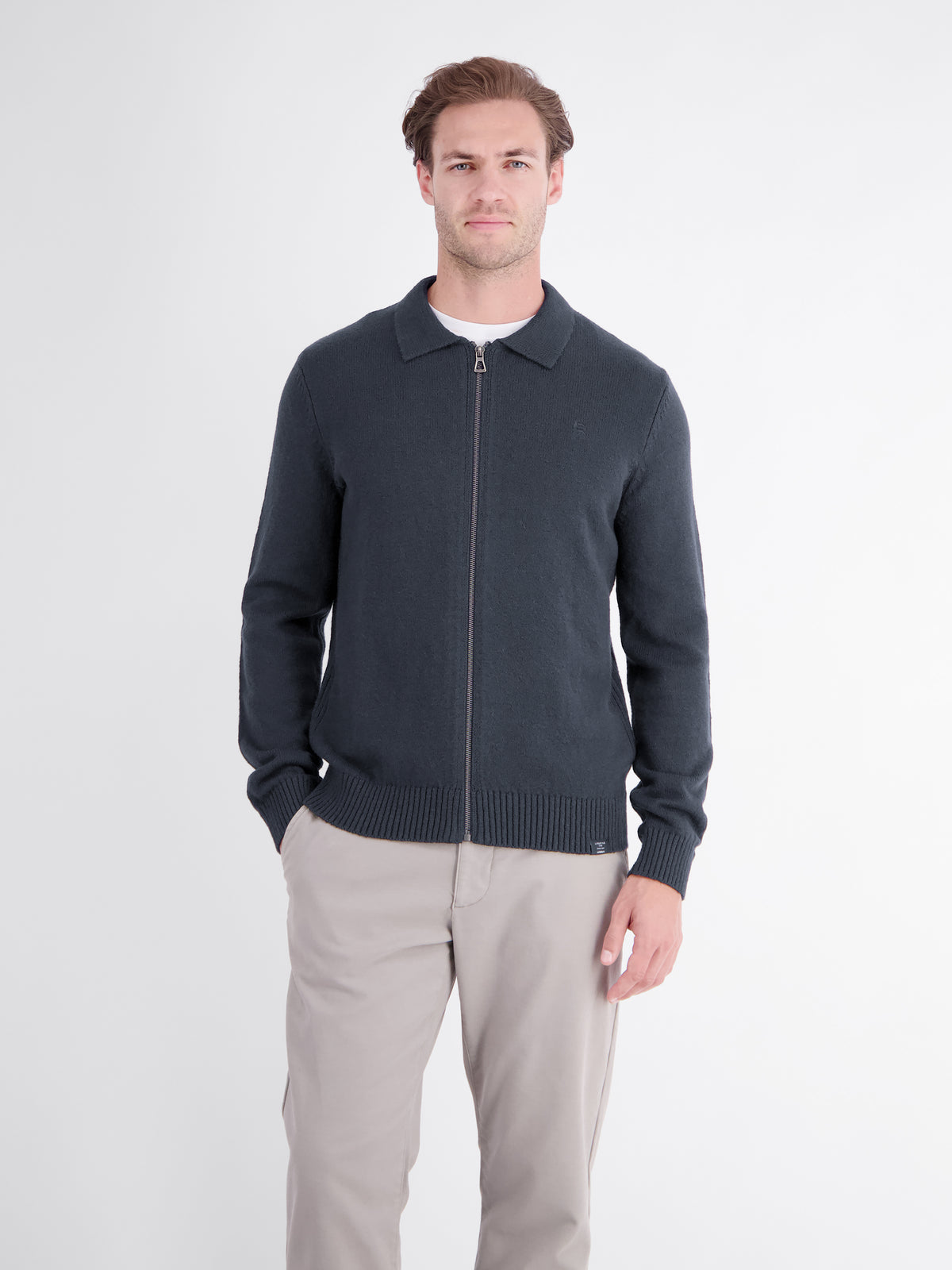 Strickjacke mit markantem Umschlagkragen