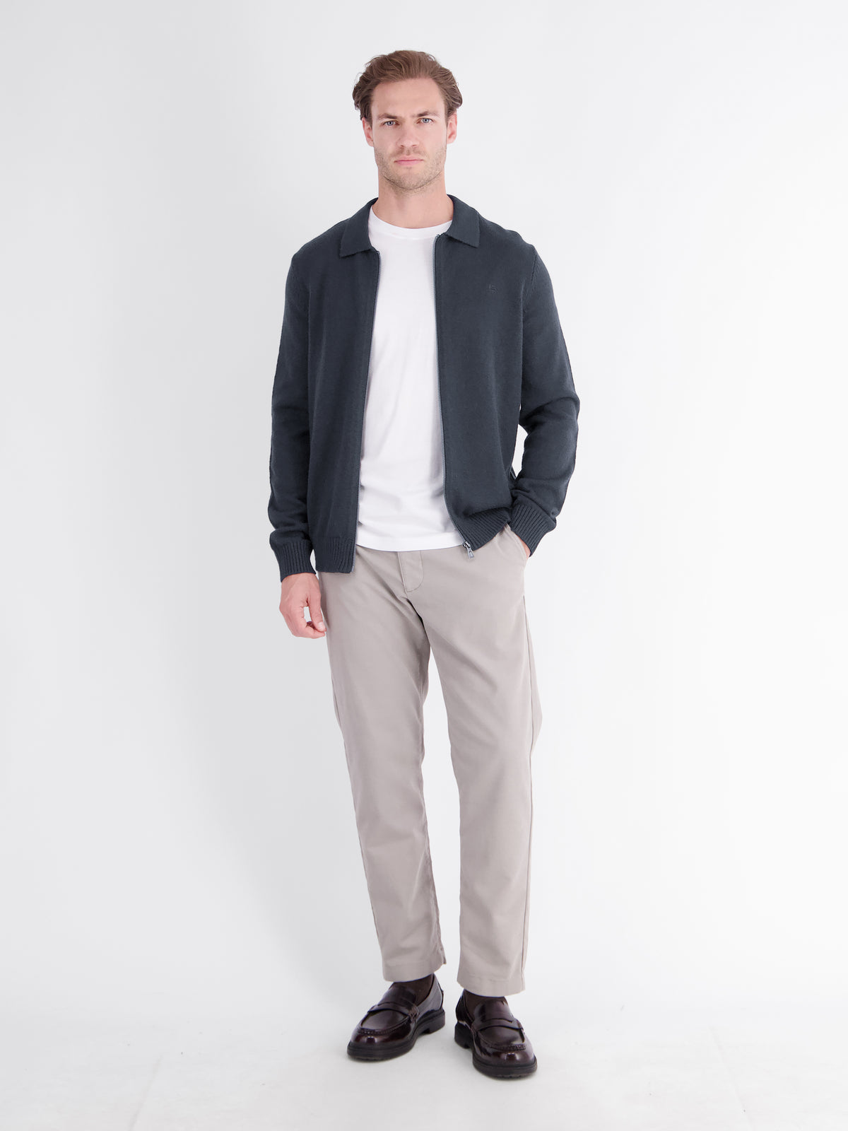 Strickjacke mit markantem Umschlagkragen