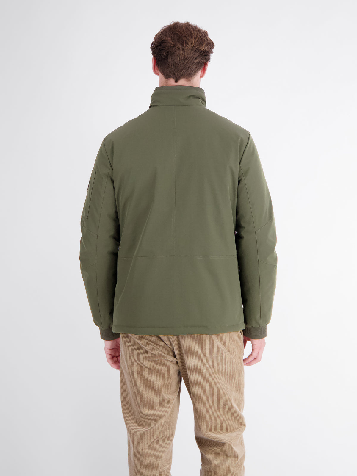 Sporty jacket made of flexible synthetic fiber with lining