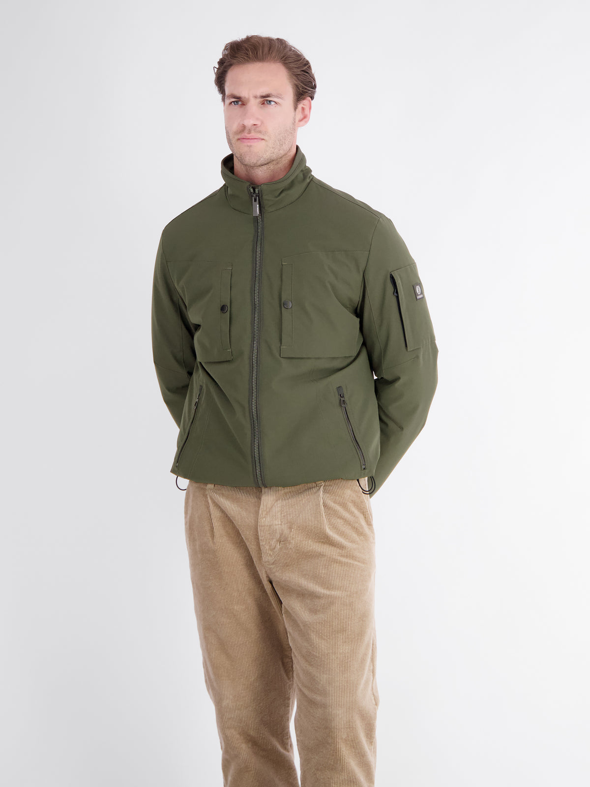 Sporty jacket made of flexible synthetic fiber with lining
