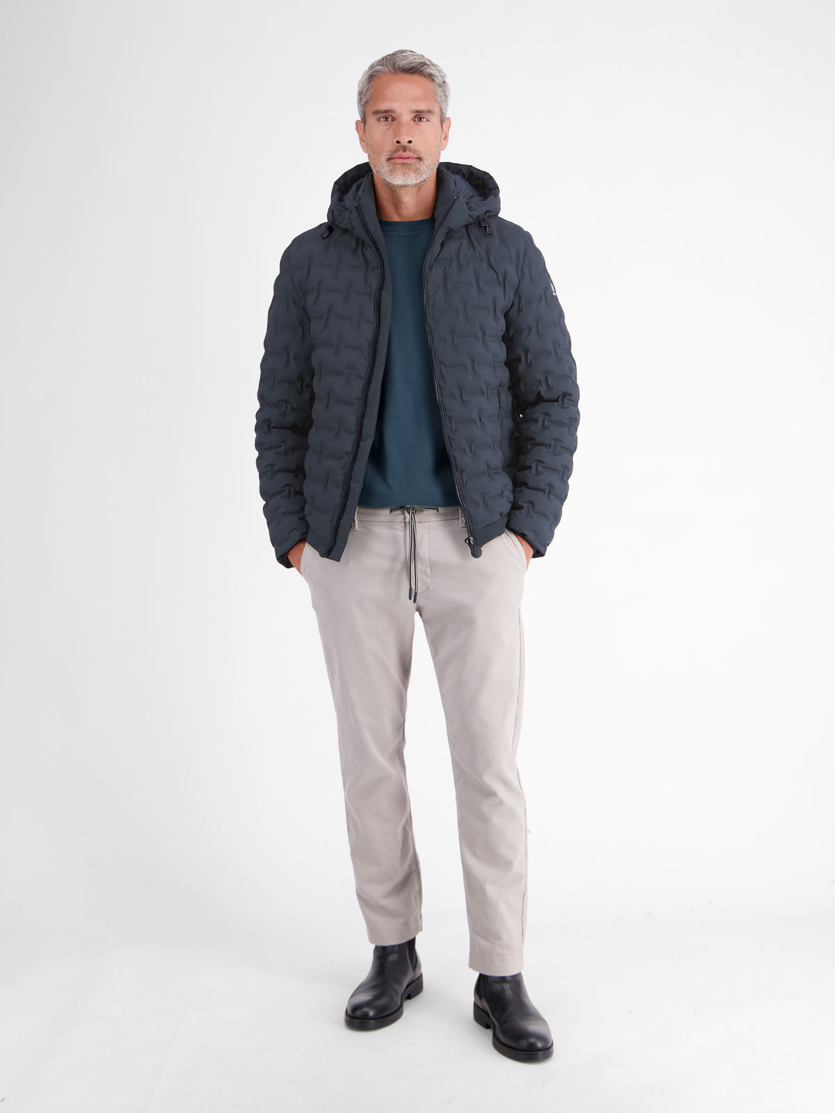 Wärmende Funktions-Steppjacke mit abnehmbarer Kapuze